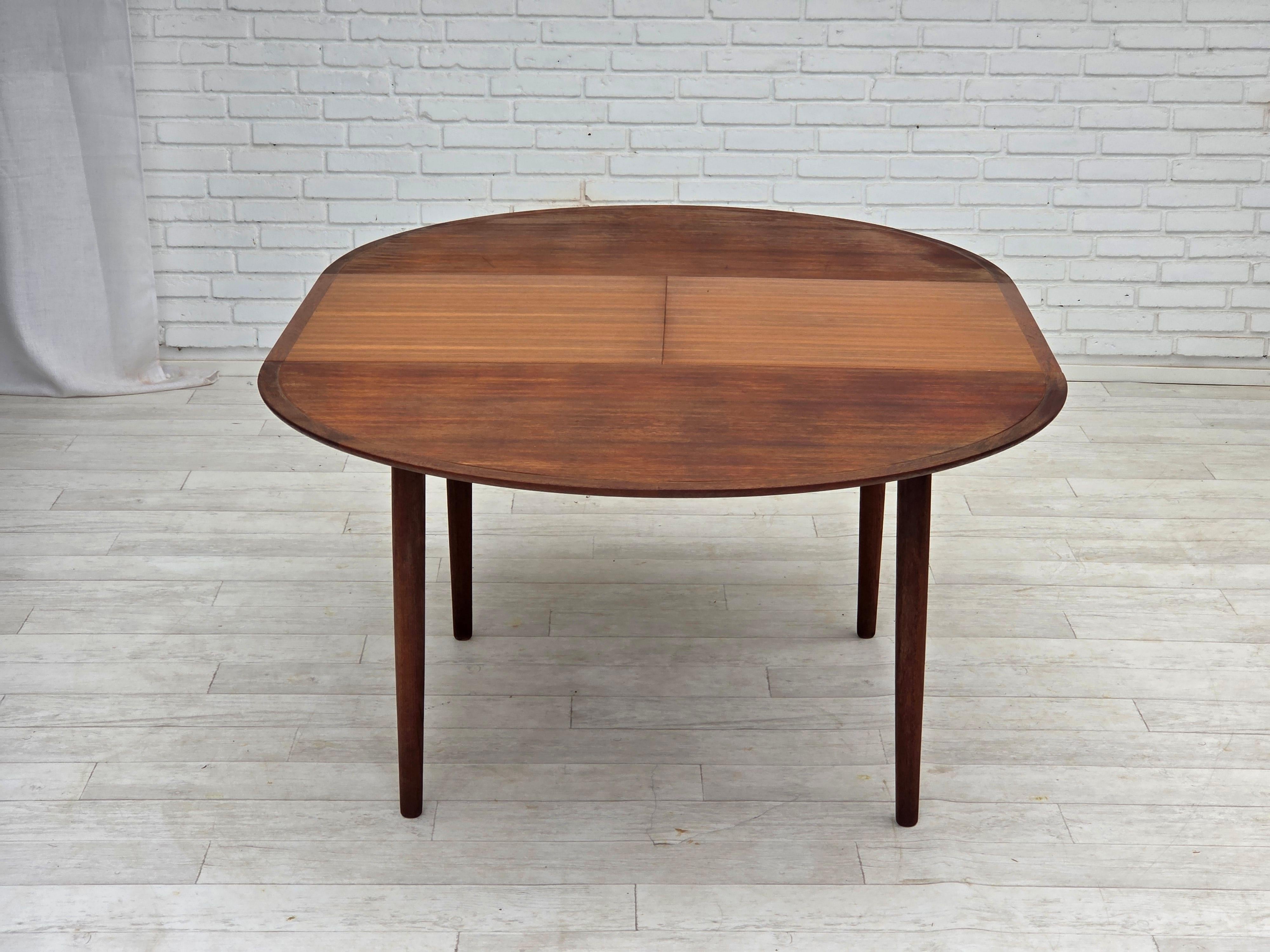 1960s, Danish foldable dining round table, teak wood, original condition. 7