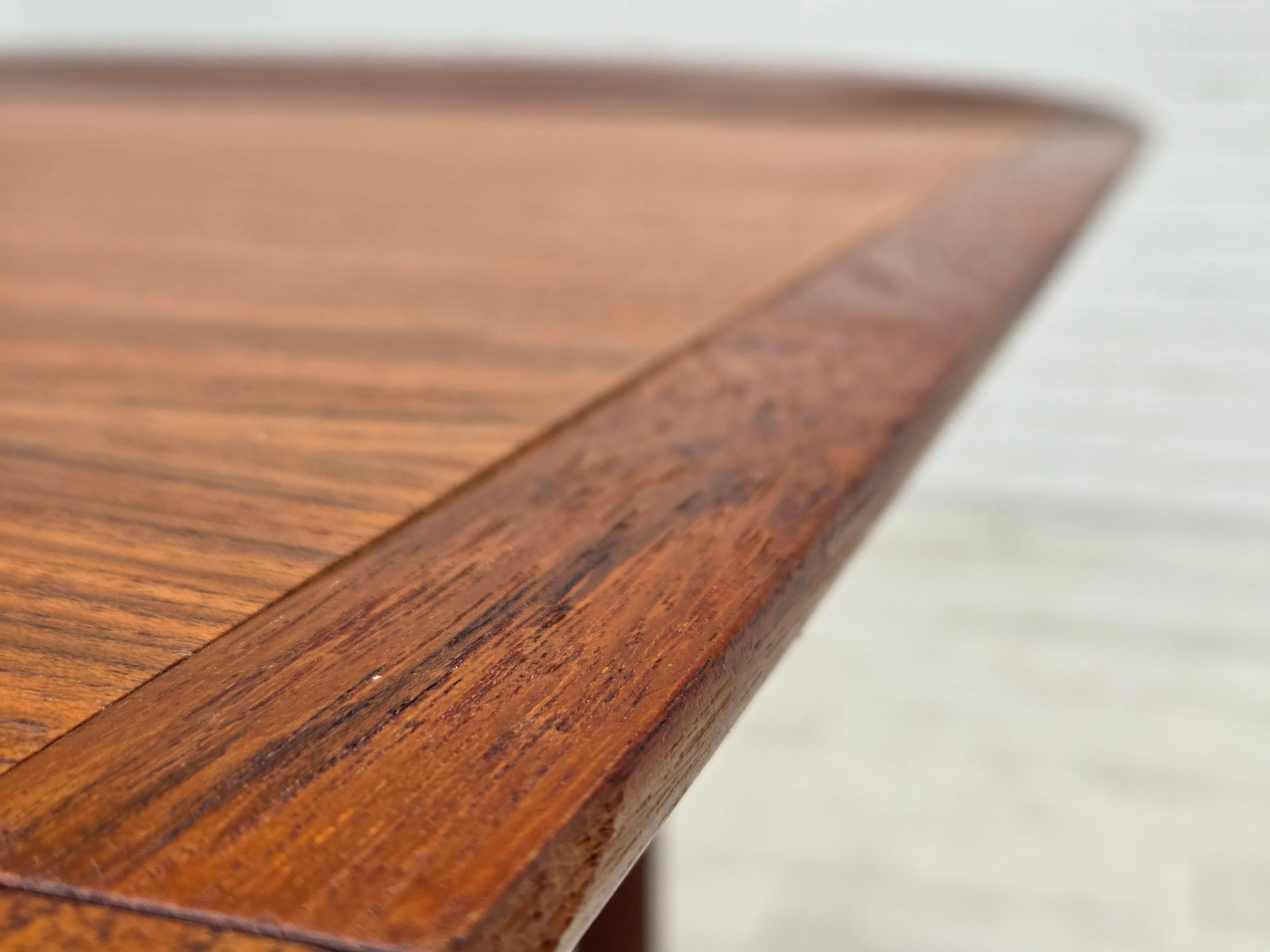 1960s, Danish foldable dining round table, teak wood, original condition. 8
