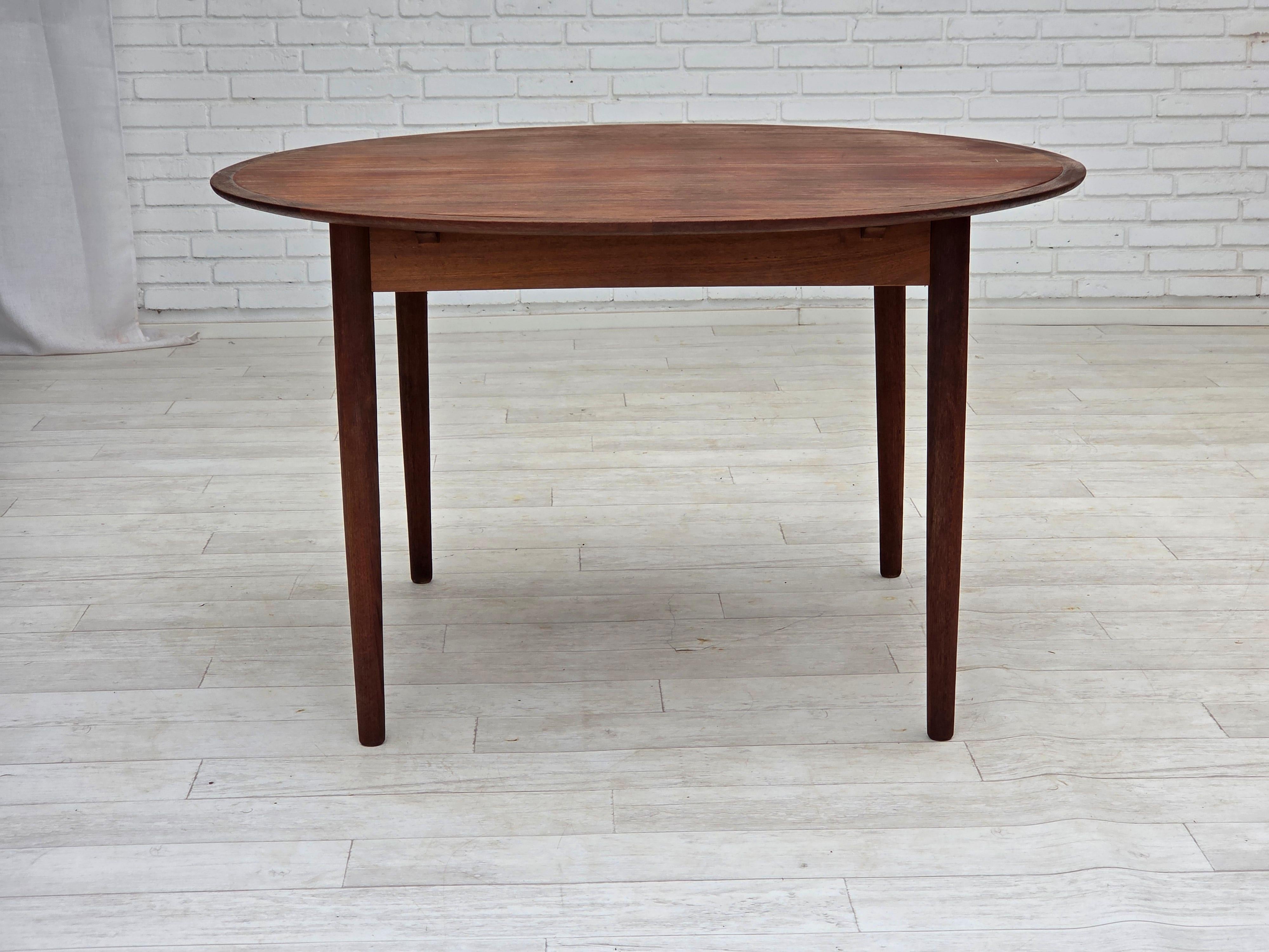 1960s, Danish foldable dining round table, teak wood, original condition. 9