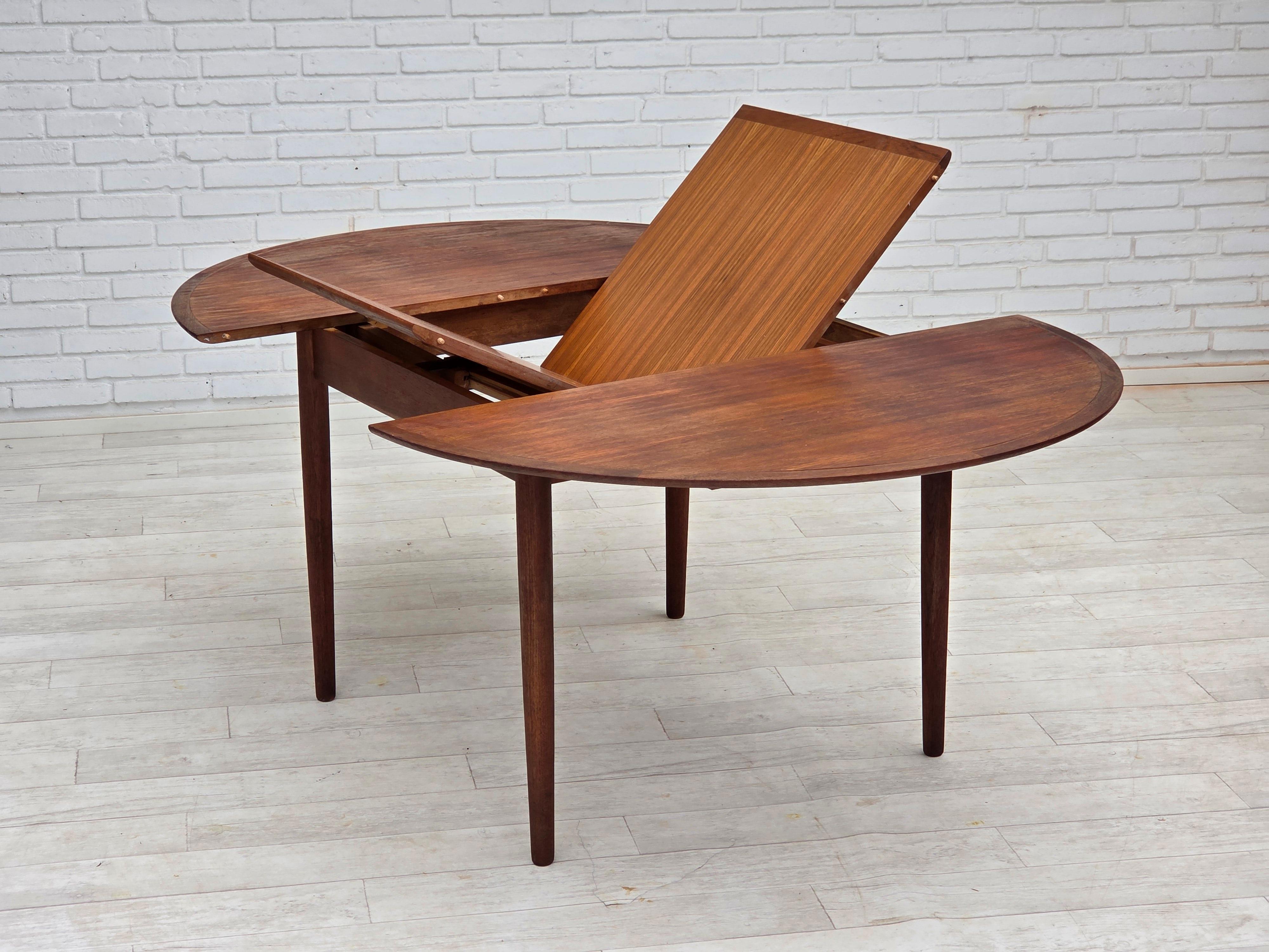 1960s, Danish foldable dining round table, teak wood, original condition. 2