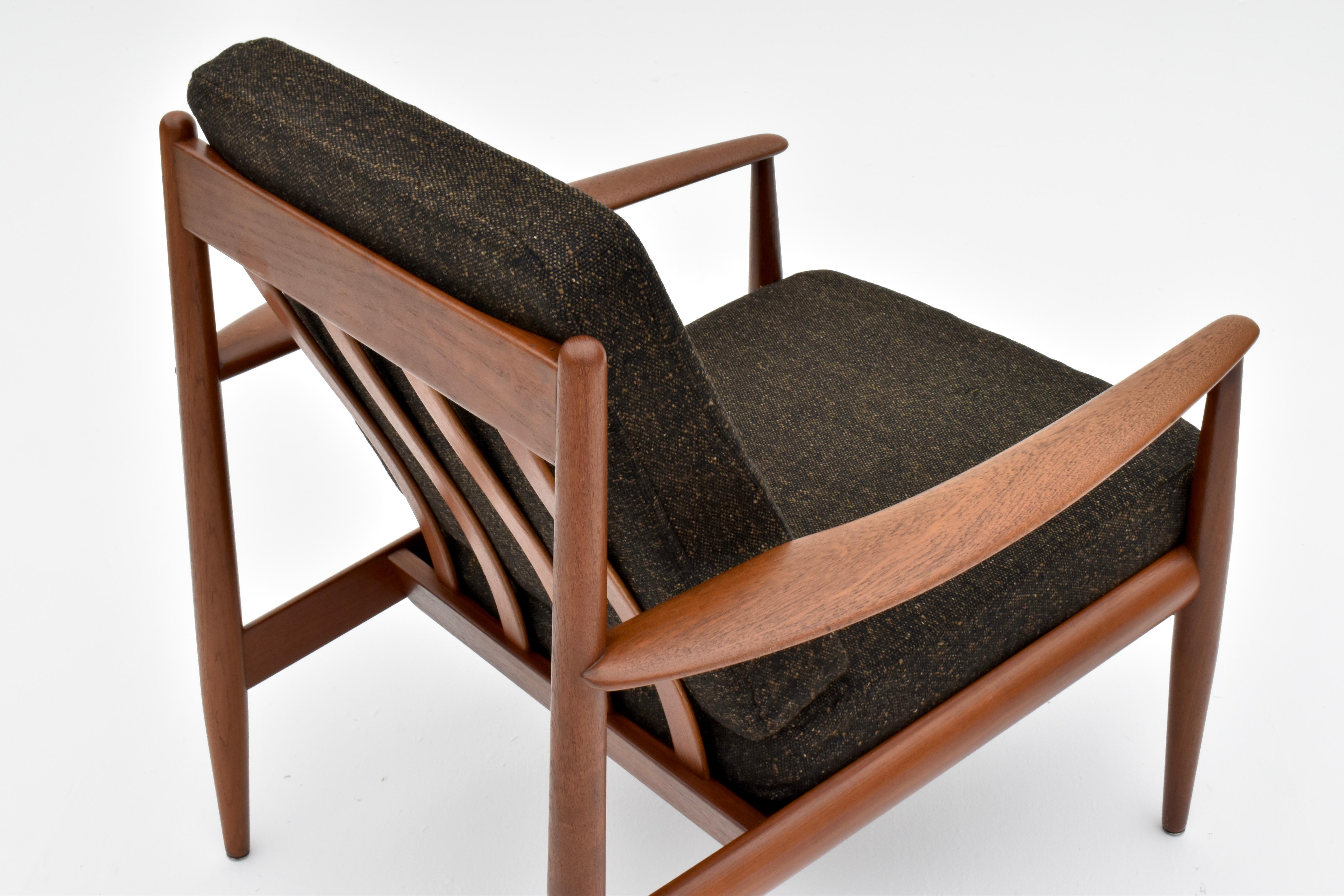 Fauteuil de salon danois Grete Jalk modèle 118 en teck des années 1960 pour France & Son en vente 4