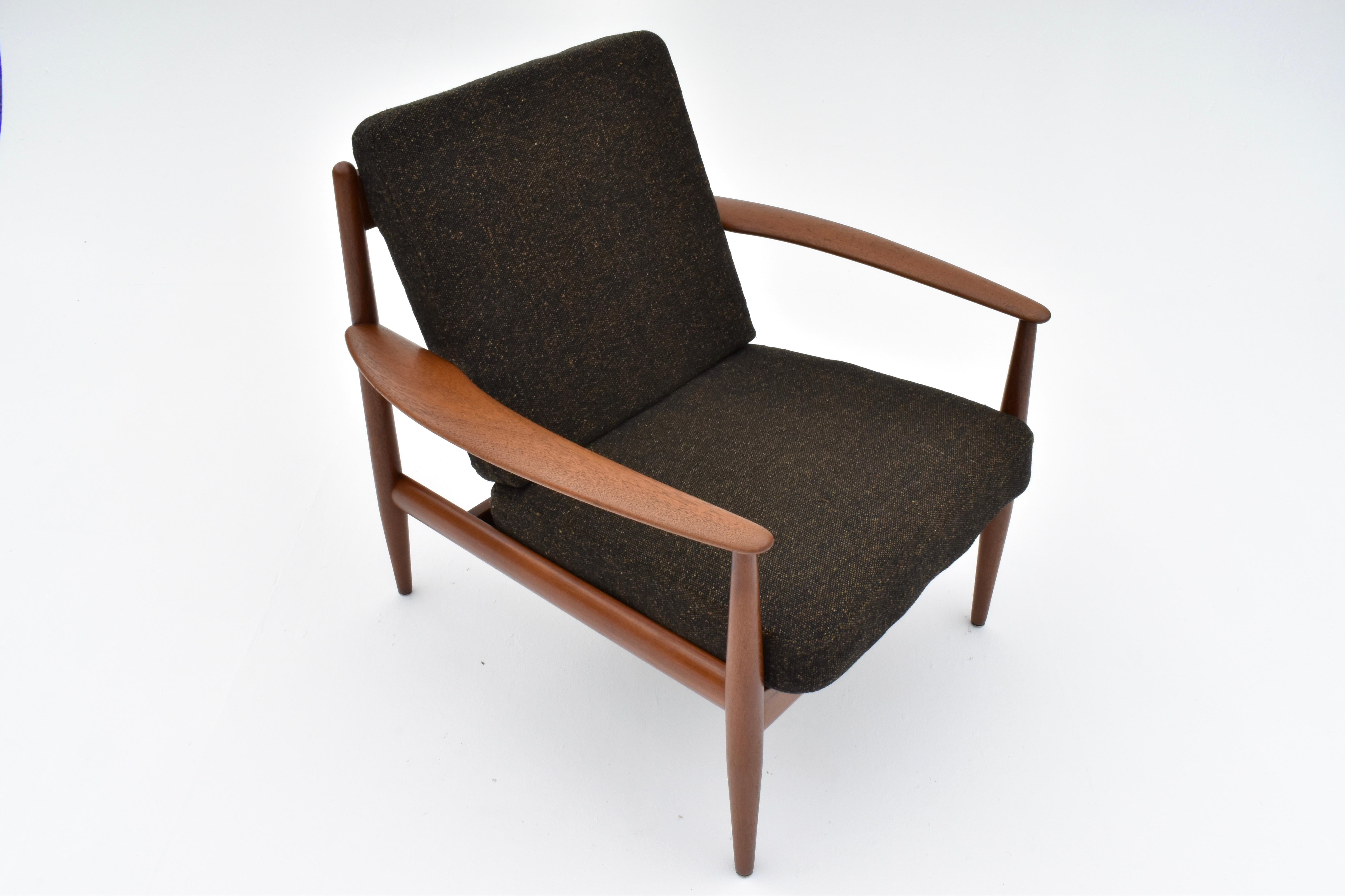 Fauteuil de salon danois Grete Jalk modèle 118 en teck des années 1960 pour France & Son en vente 8