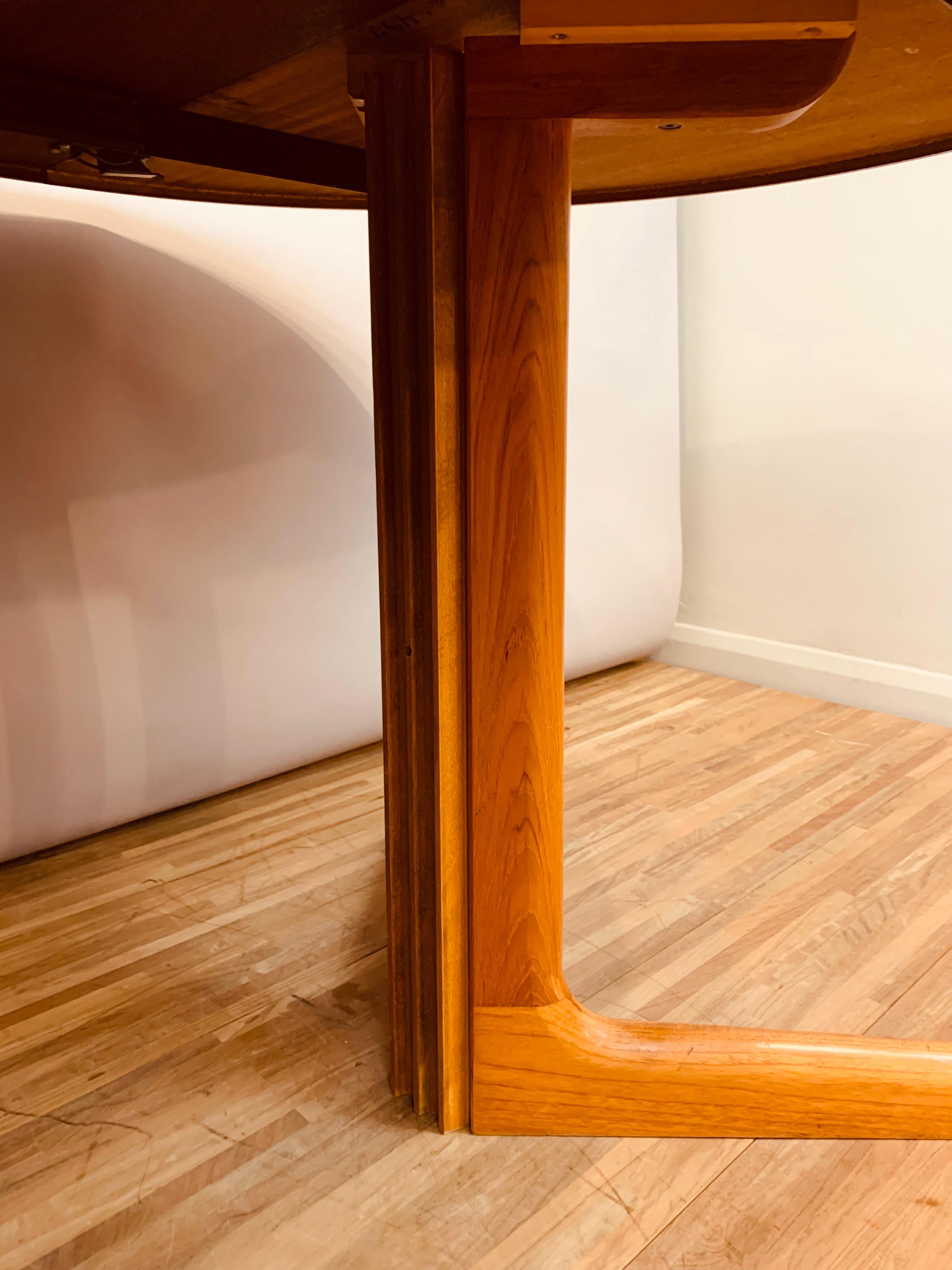 1960s Danish Gudme Møblefabrik Teak Extendable One Leaf Pedestal Dining Table 8