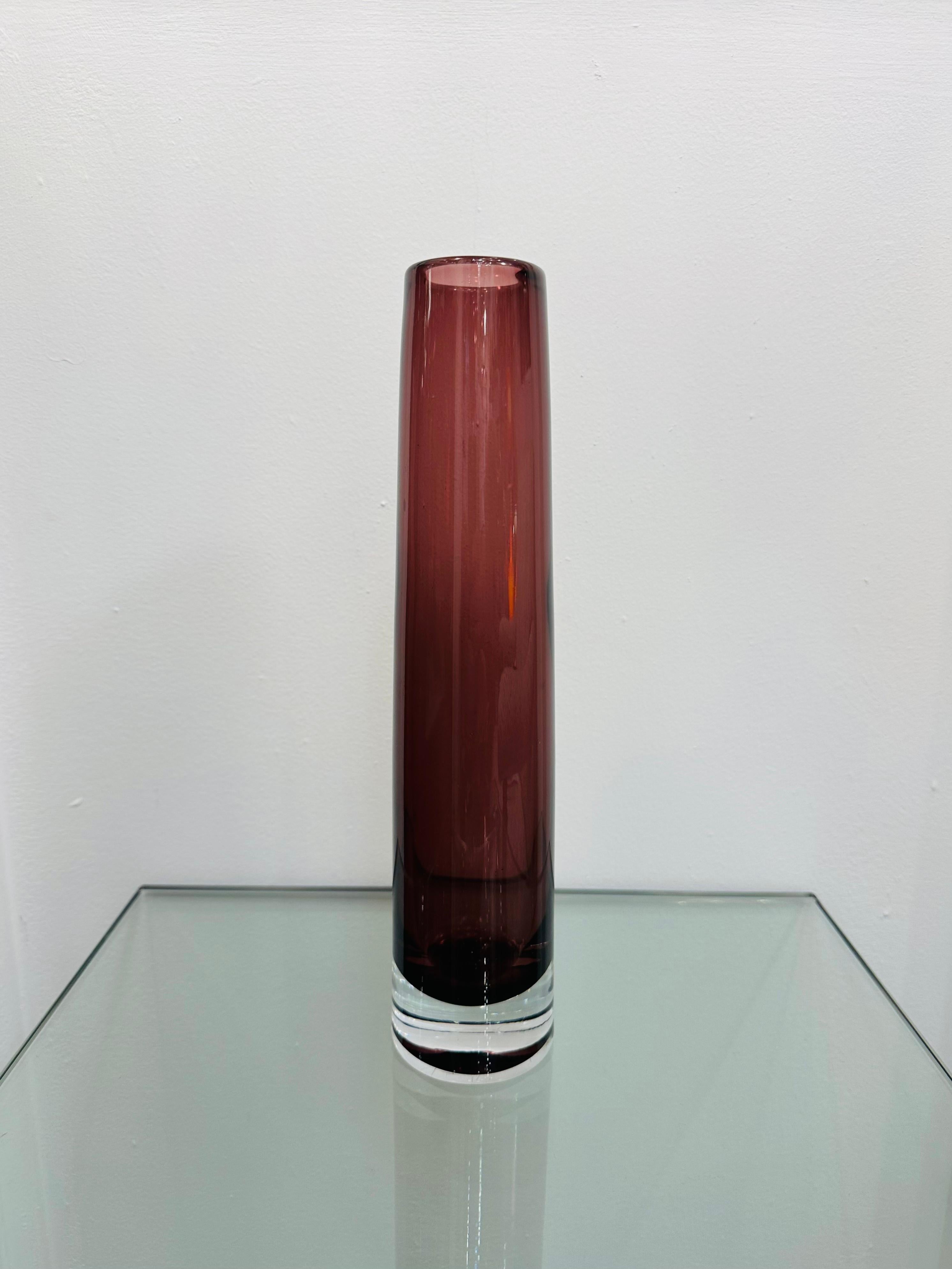 Vaso conico rotondo in vetro Sommerso viola e trasparente soffiato a mano del 1960 in vendita 2