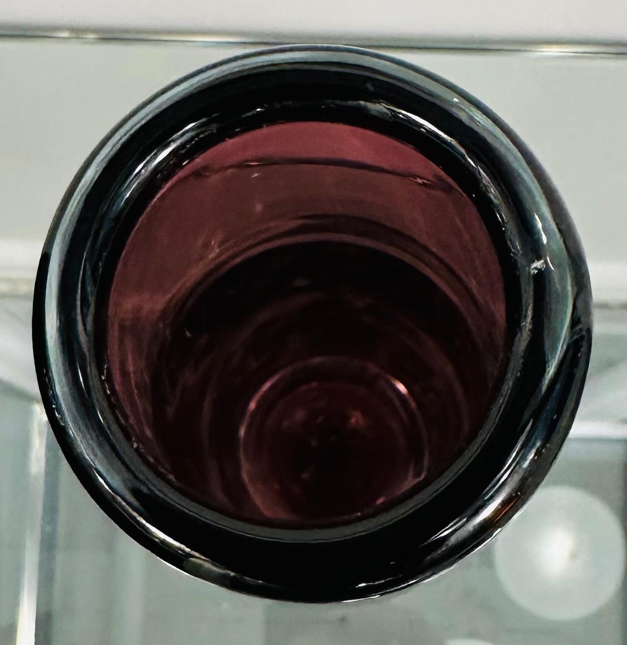 Vaso conico rotondo in vetro Sommerso viola e trasparente soffiato a mano del 1960 in vendita 5