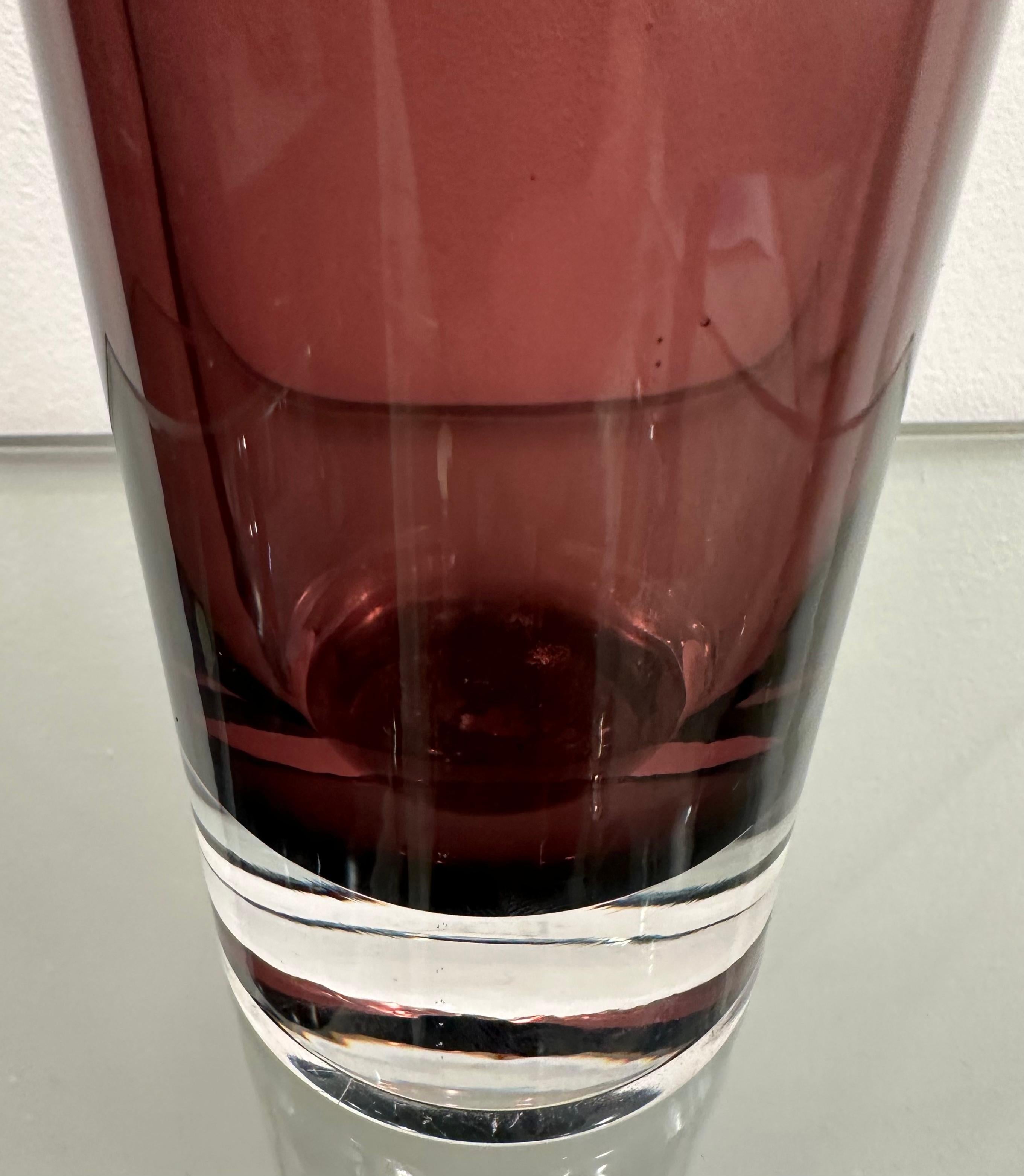 Vaso conico rotondo in vetro Sommerso viola e trasparente soffiato a mano del 1960 in vendita 6