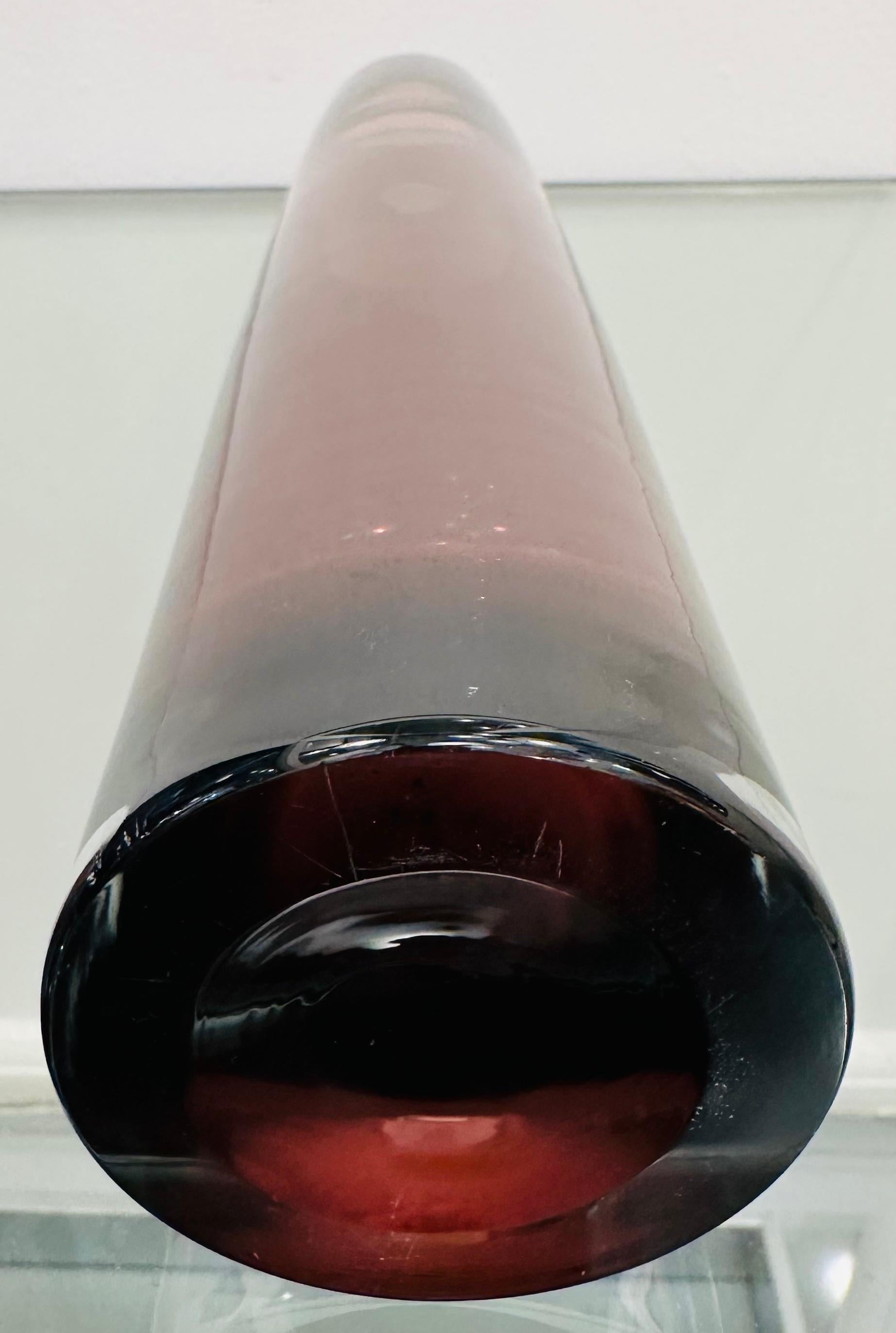 Vaso conico rotondo in vetro Sommerso viola e trasparente soffiato a mano del 1960 in vendita 7