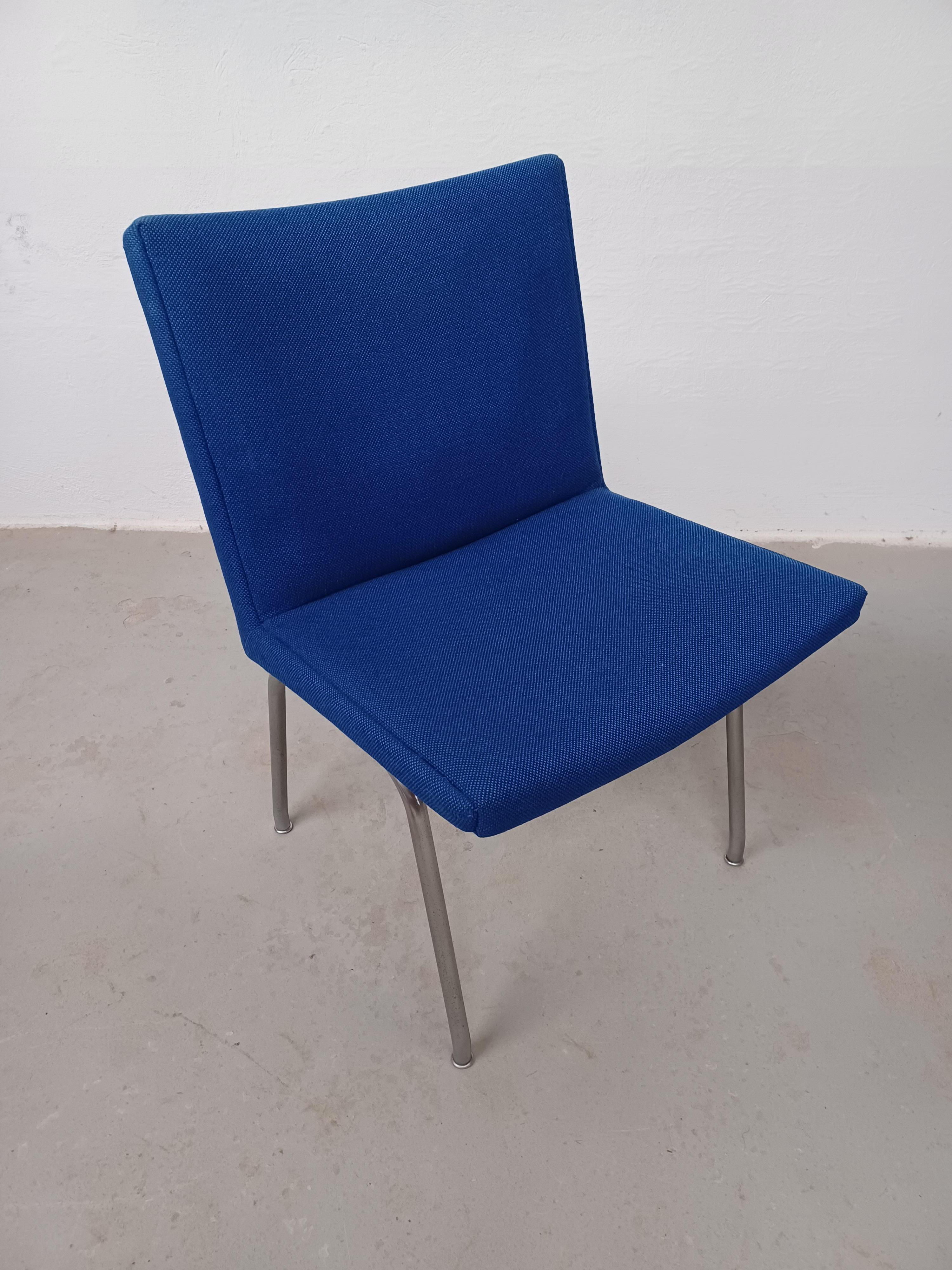1960s Danish Hans J. Wegner Airport Chair Reupholstered in Choice of Color en vente 3