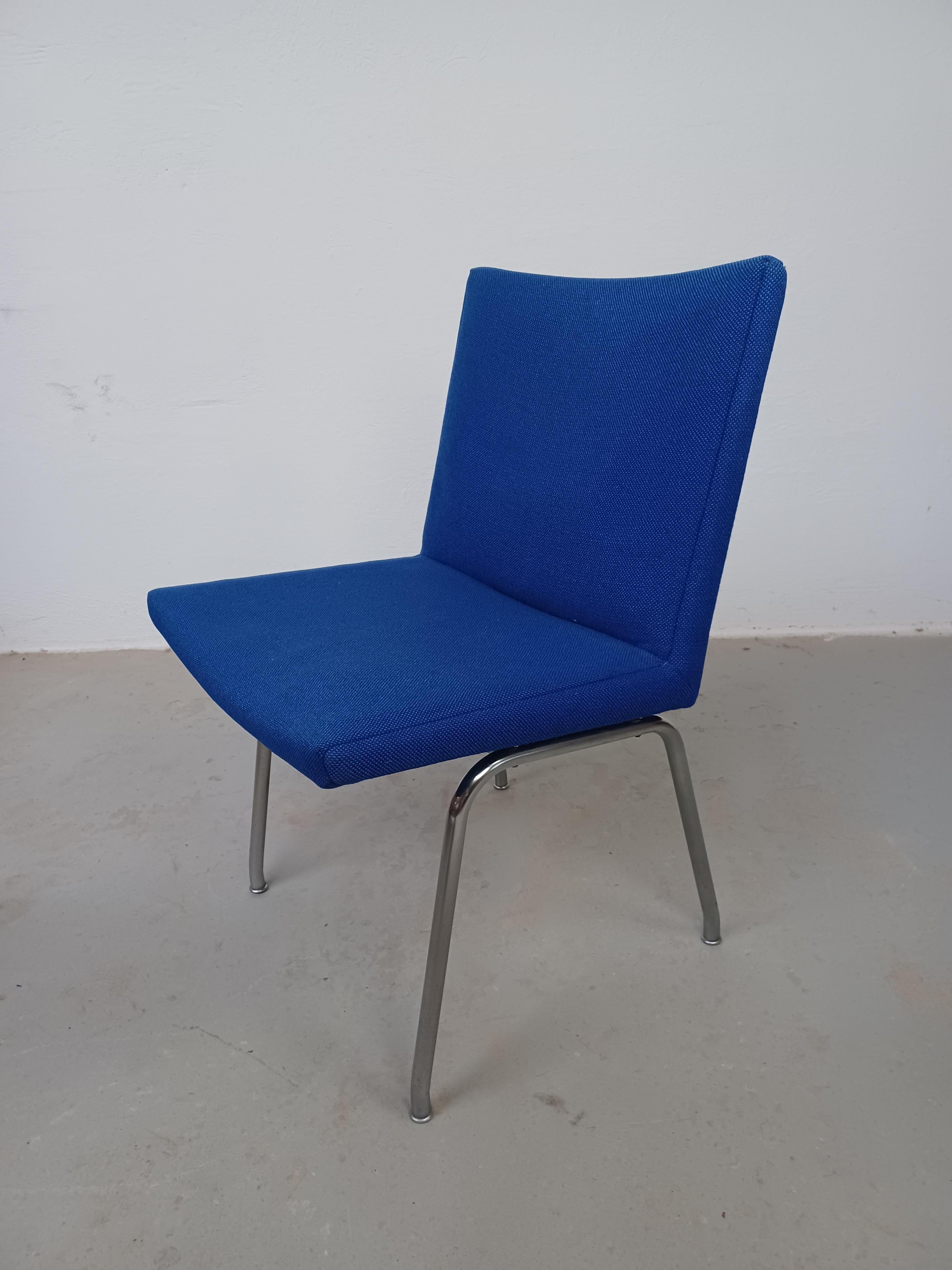 Scandinave moderne 1960s Danish Hans J. Wegner Airport Chair Reupholstered in Choice of Color en vente