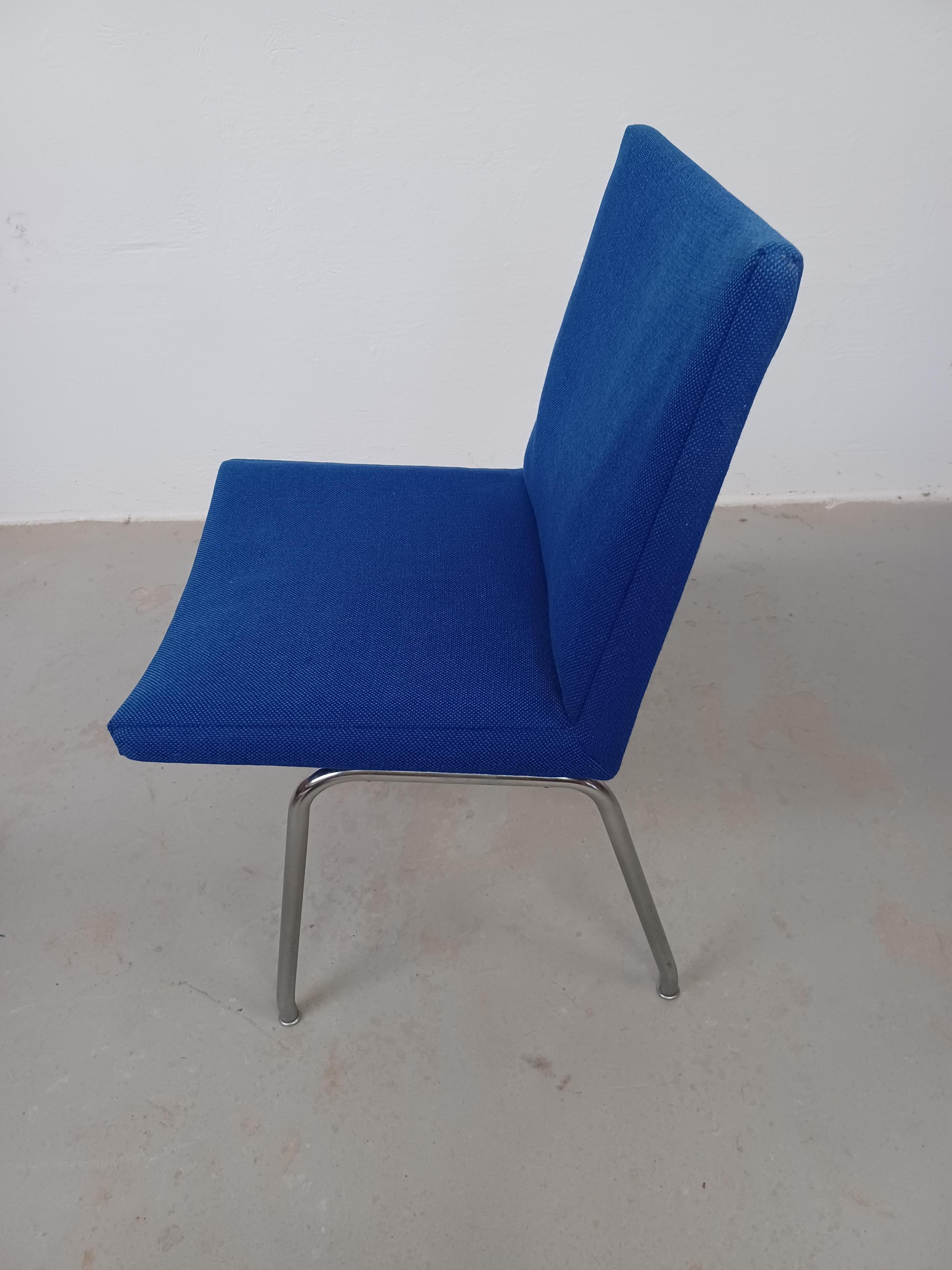 1960s Danish Hans J. Wegner Airport Chair Reupholstered in Choice of Color Bon état - En vente à Knebel, DK