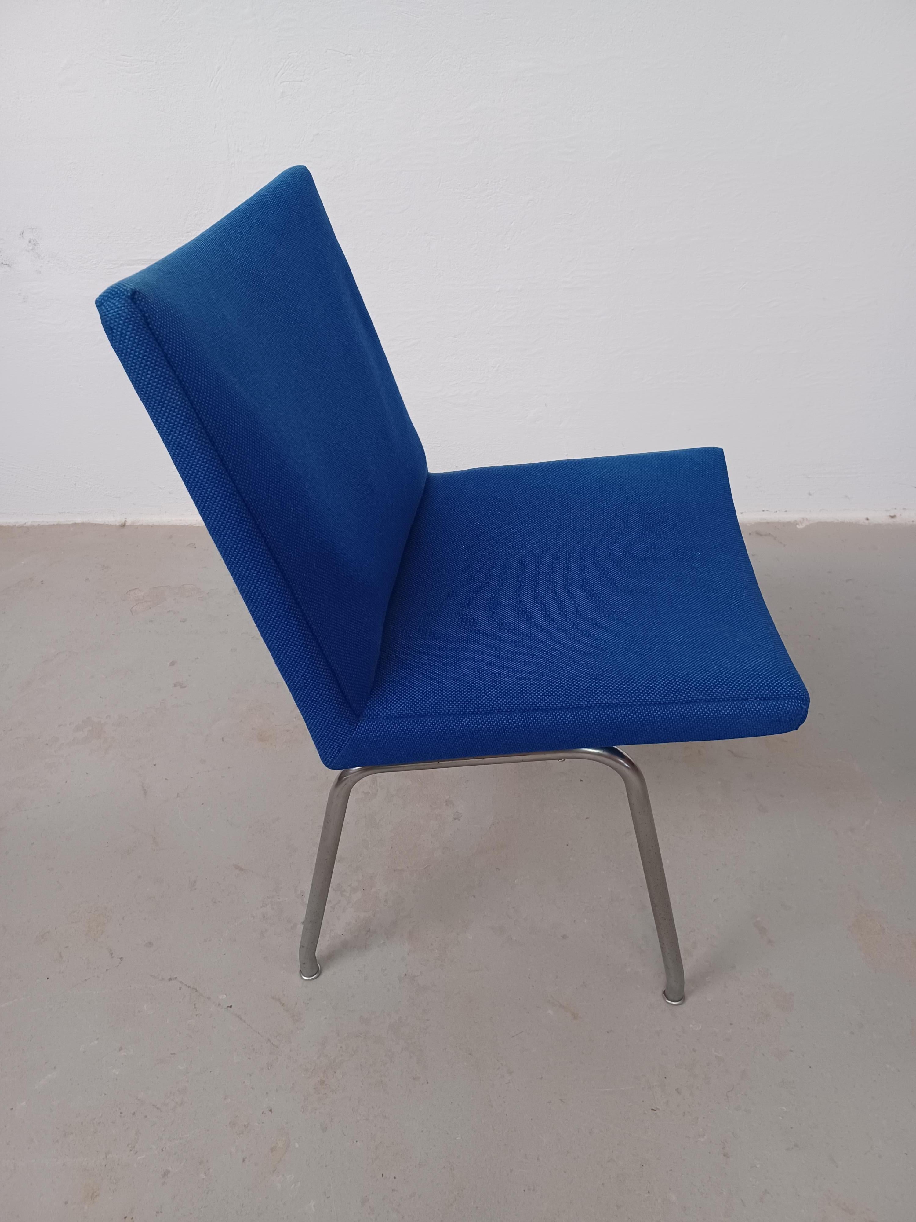 1960s Danish Hans J. Wegner Airport Chair Reupholstered in Choice of Color en vente 2