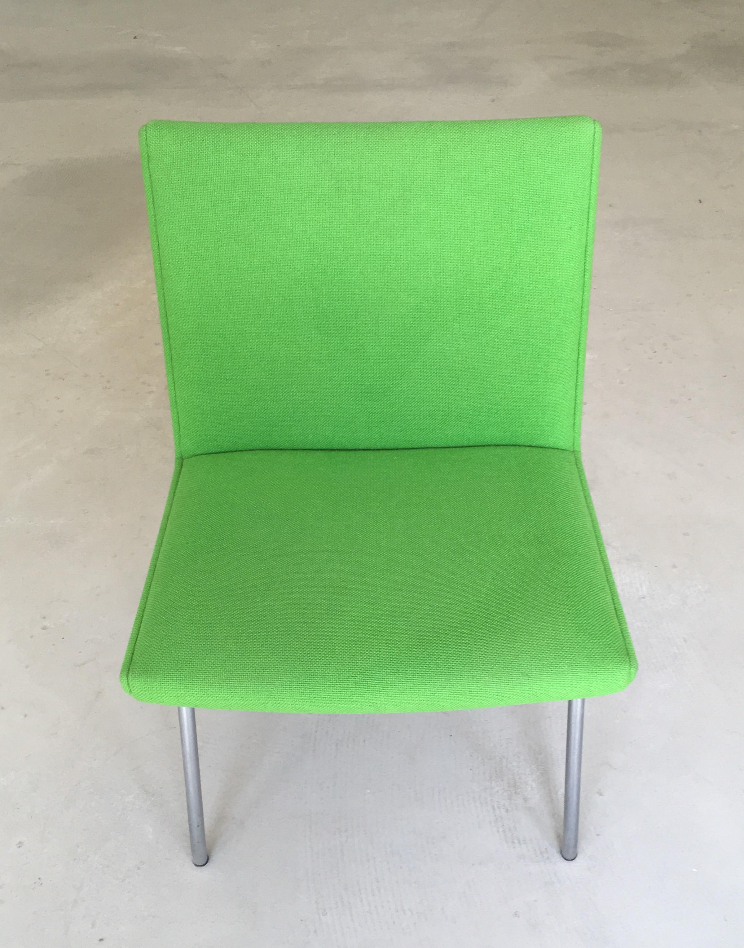 Hans Wegner AP38 'Airport' chair by A.P. Stolen.

Danish Hans J. Wegner Airport chair by AP. Stolen Reupholstered in Green Fabric

Exceptional modern chair. of it´s time Designed in 1958, on tubular-steel frames. Seat have been reupholstered