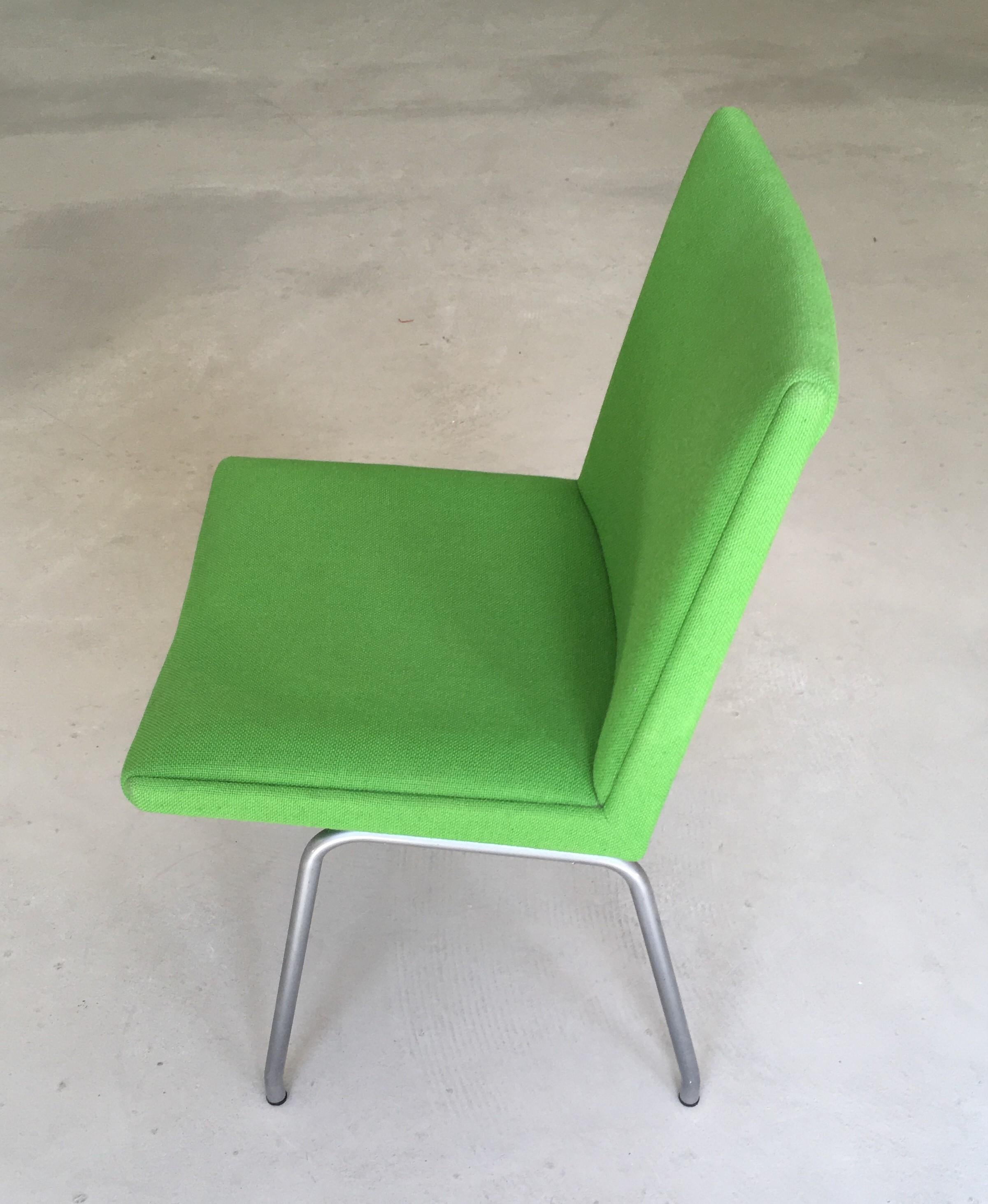 1960s Danish Hans J. Wegner Airport Chair, Reupholstered in Green Fabric In Good Condition For Sale In Knebel, DK