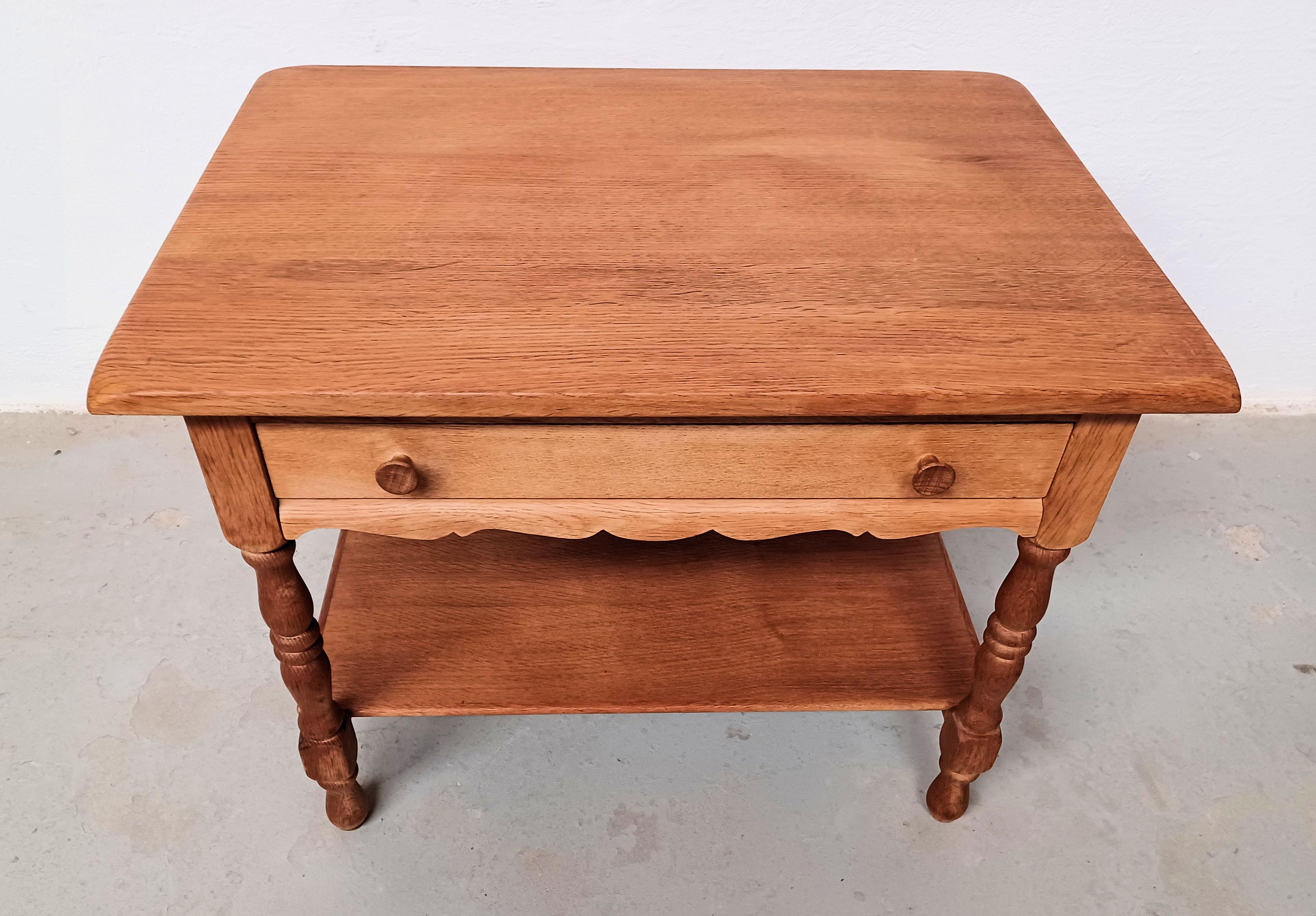 Mesa auxiliar y de costura danesa Henning Kjærnulf de roble de 1960 Escandinavo moderno en venta