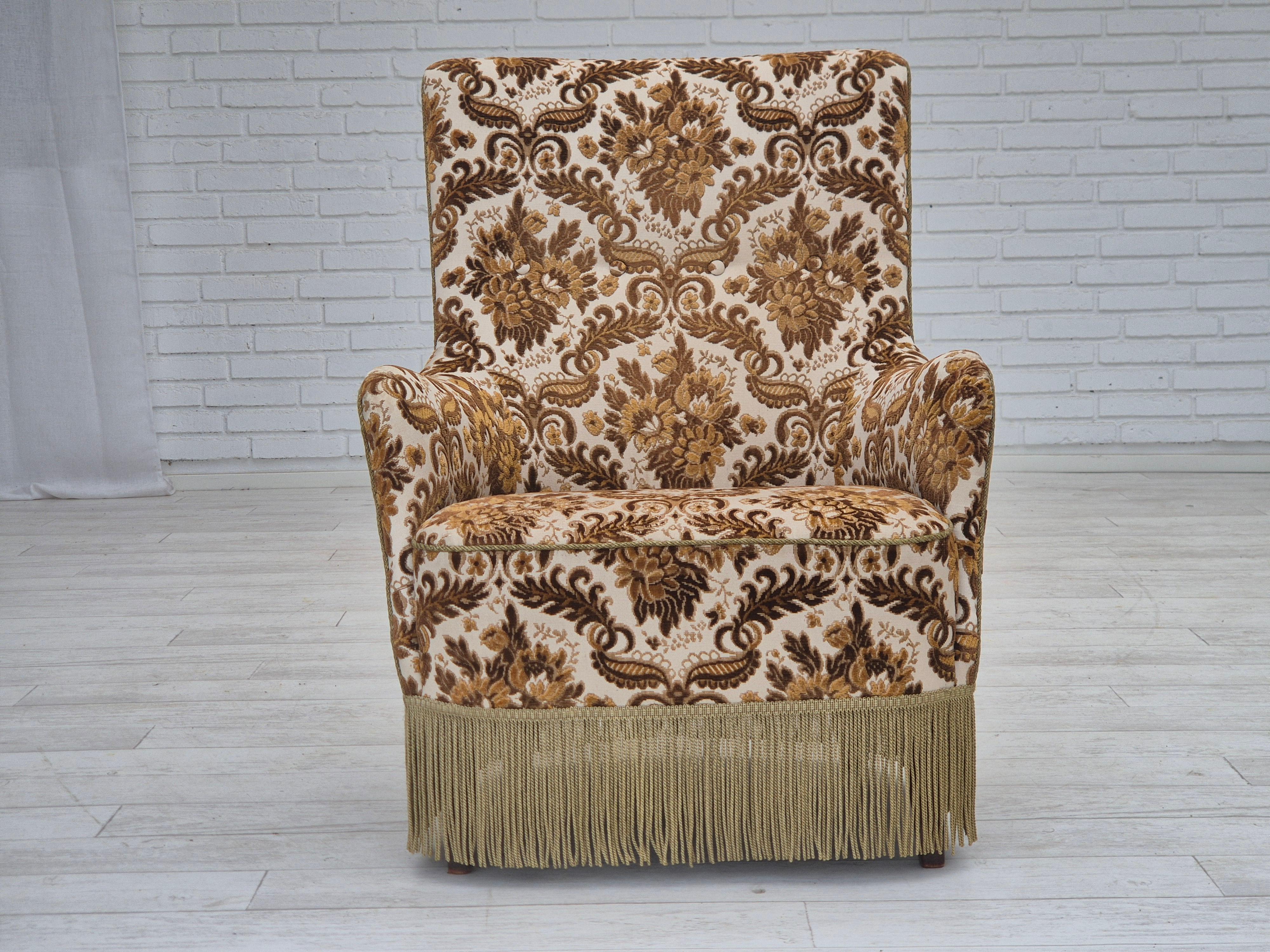 1960er Jahre, dänischer Hochlehner-Sessel, Möbel-Veloursstoff, Eschenholz. (Skandinavische Moderne) im Angebot