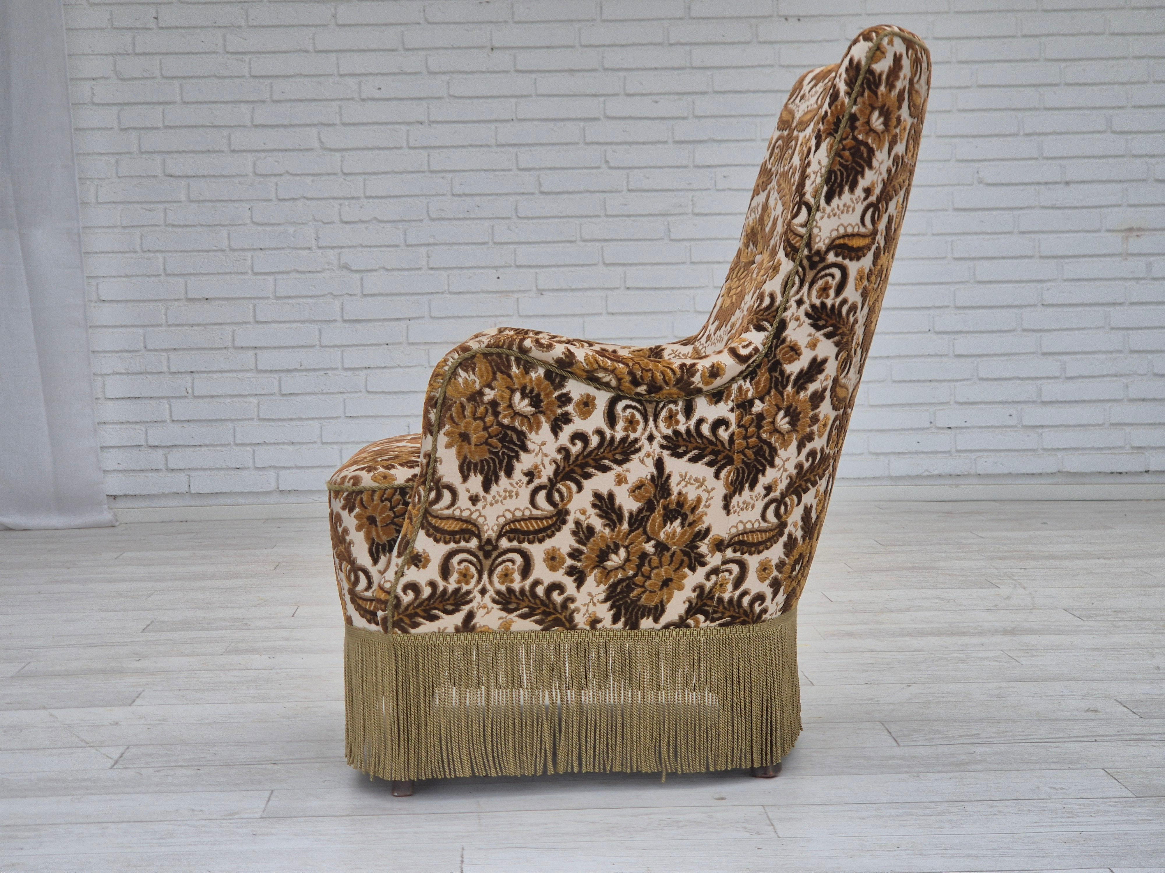 1960er Jahre, dänischer Hochlehner-Sessel, Möbel-Veloursstoff, Eschenholz. im Angebot 1
