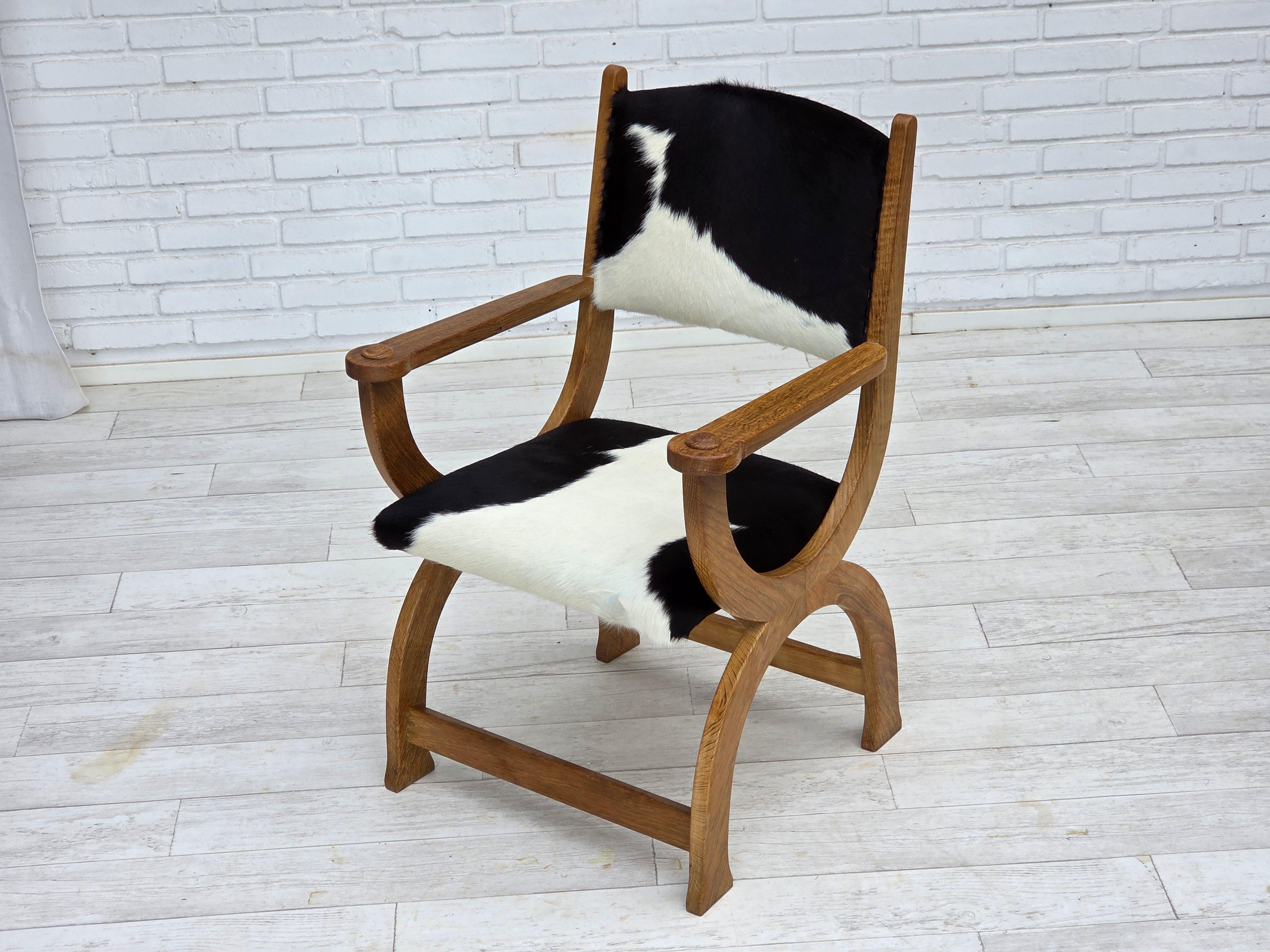 1960s, fauteuil à dossier haut Wood, peau de vache véritable, bois de chêne, reupholstered. en vente 6