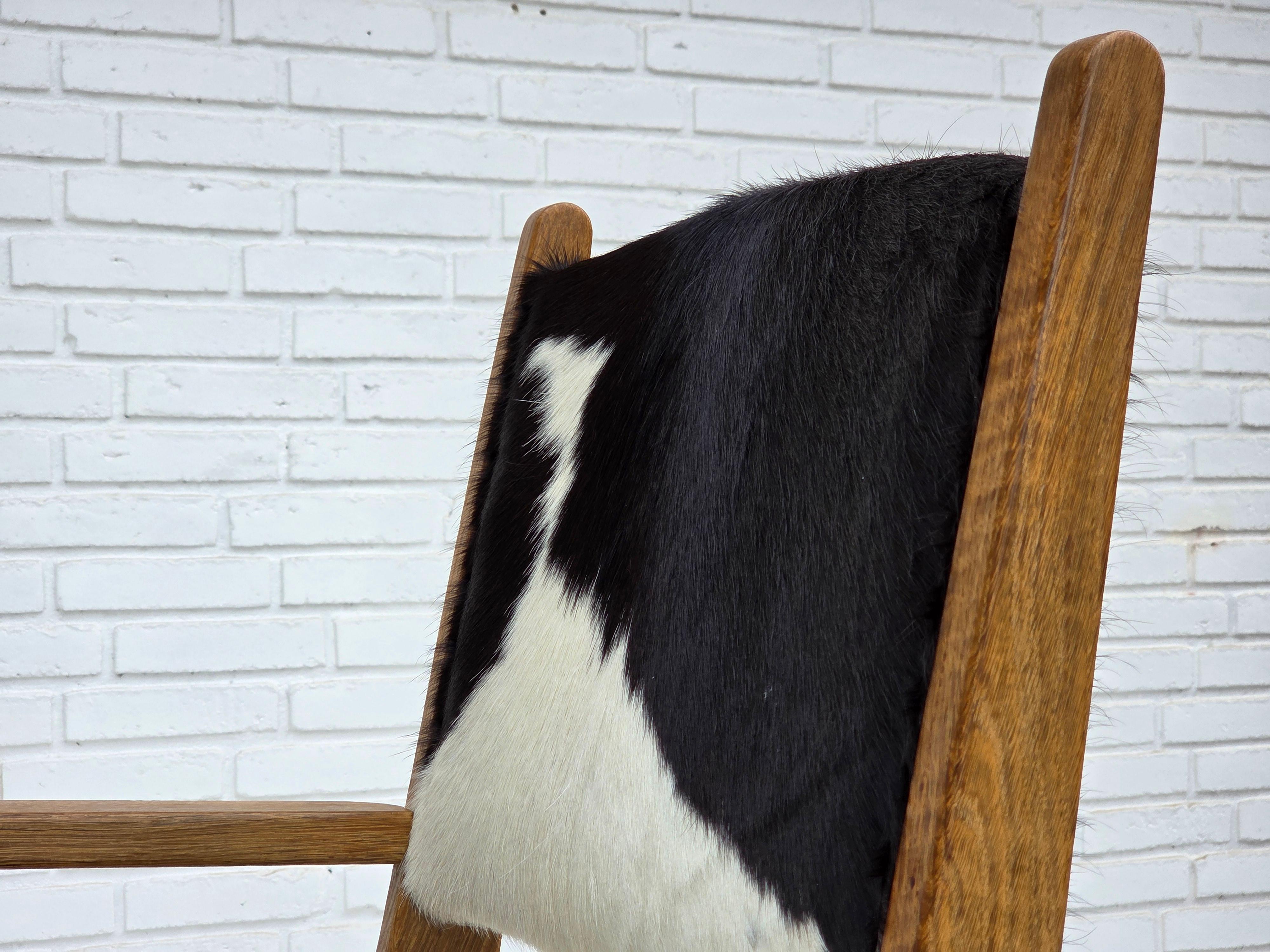 1960s, fauteuil à dossier haut Wood, peau de vache véritable, bois de chêne, reupholstered. en vente 9