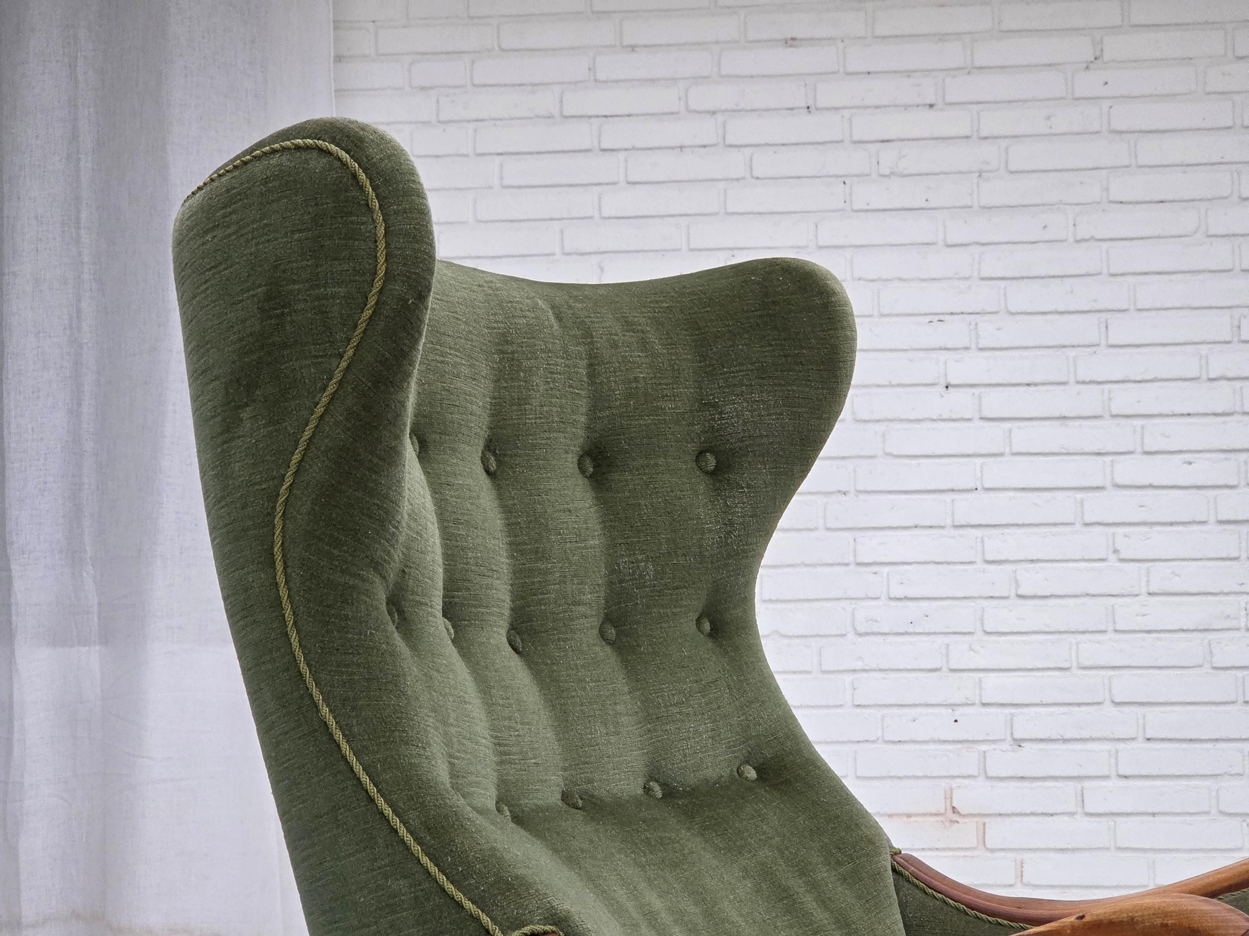 Fauteuil à dossier haut Wood Wood, velours d'ameublement vert, bois de teck, années 1960. en vente 3