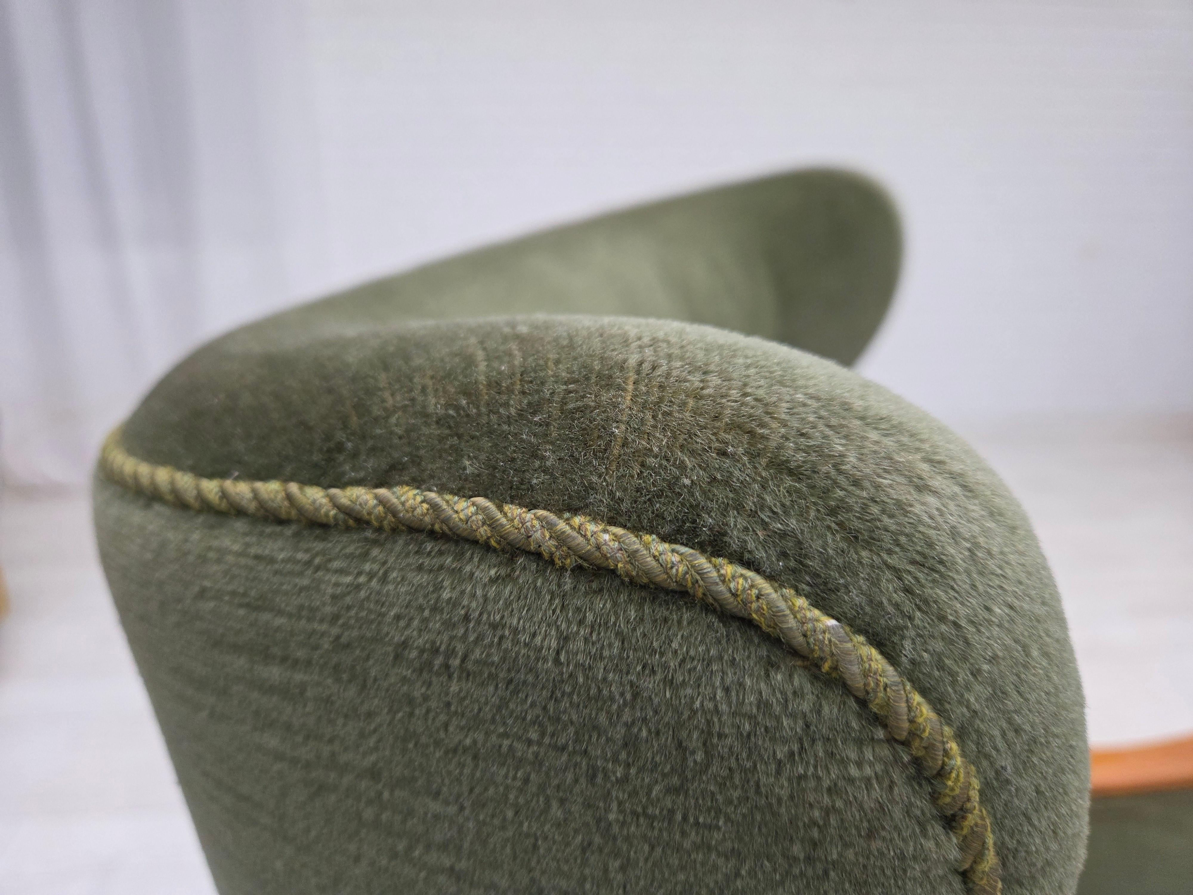 Fauteuil à dossier haut Wood Wood, velours d'ameublement vert, bois de teck, années 1960. en vente 5