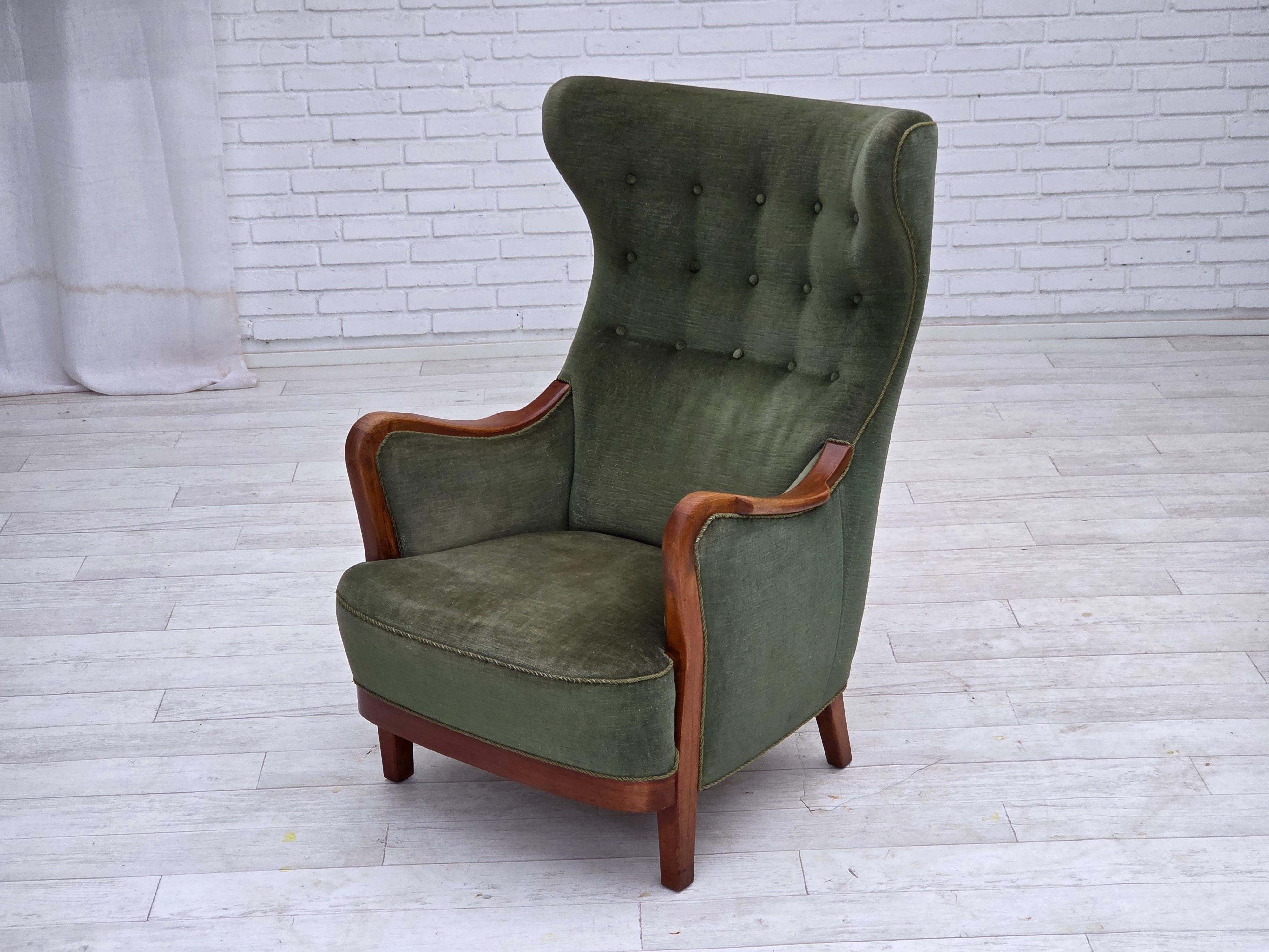 Fauteuil à dossier haut Wood Wood, velours d'ameublement vert, bois de teck, années 1960. en vente 8