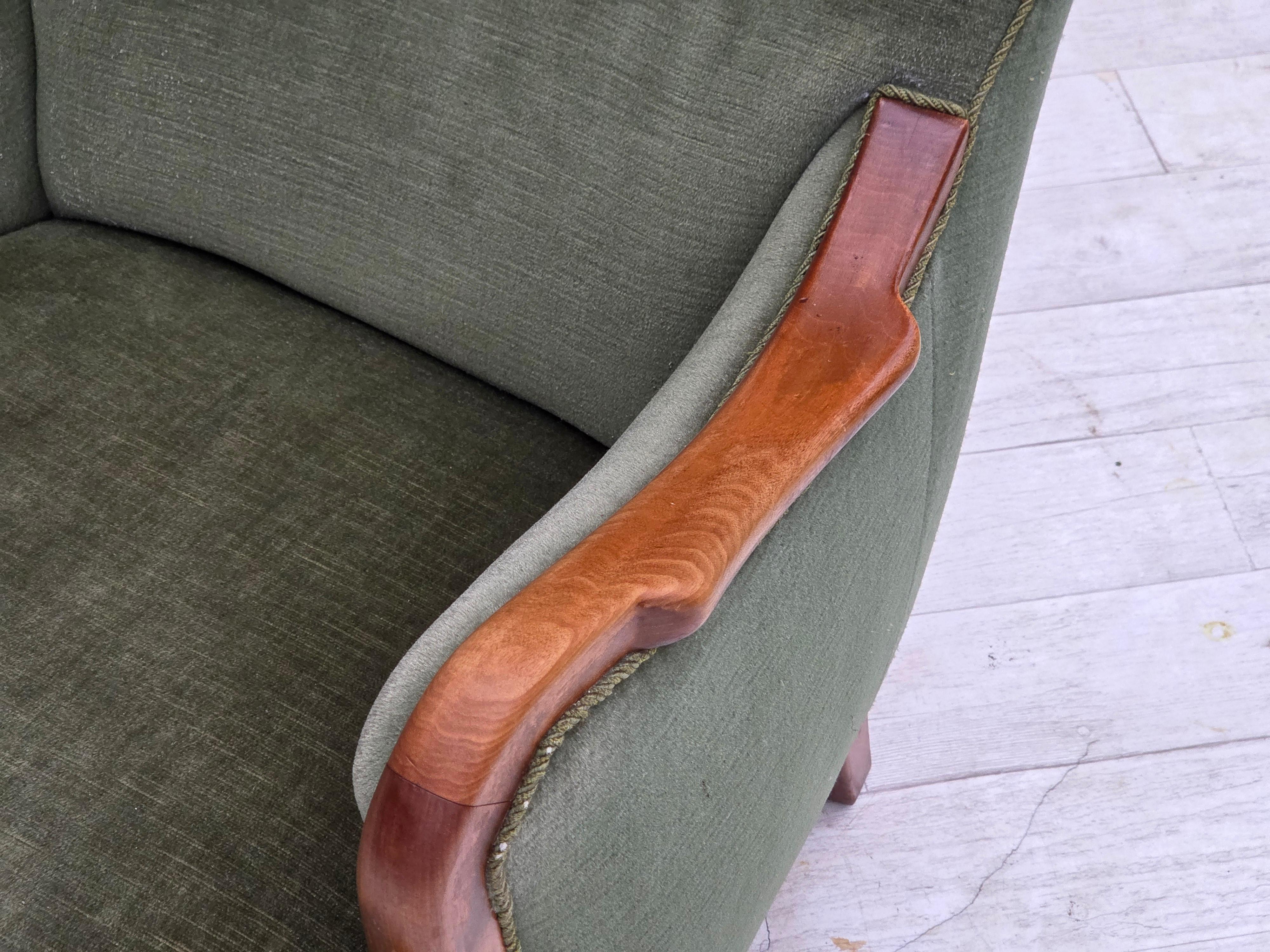 Fauteuil à dossier haut Wood Wood, velours d'ameublement vert, bois de teck, années 1960. en vente 9