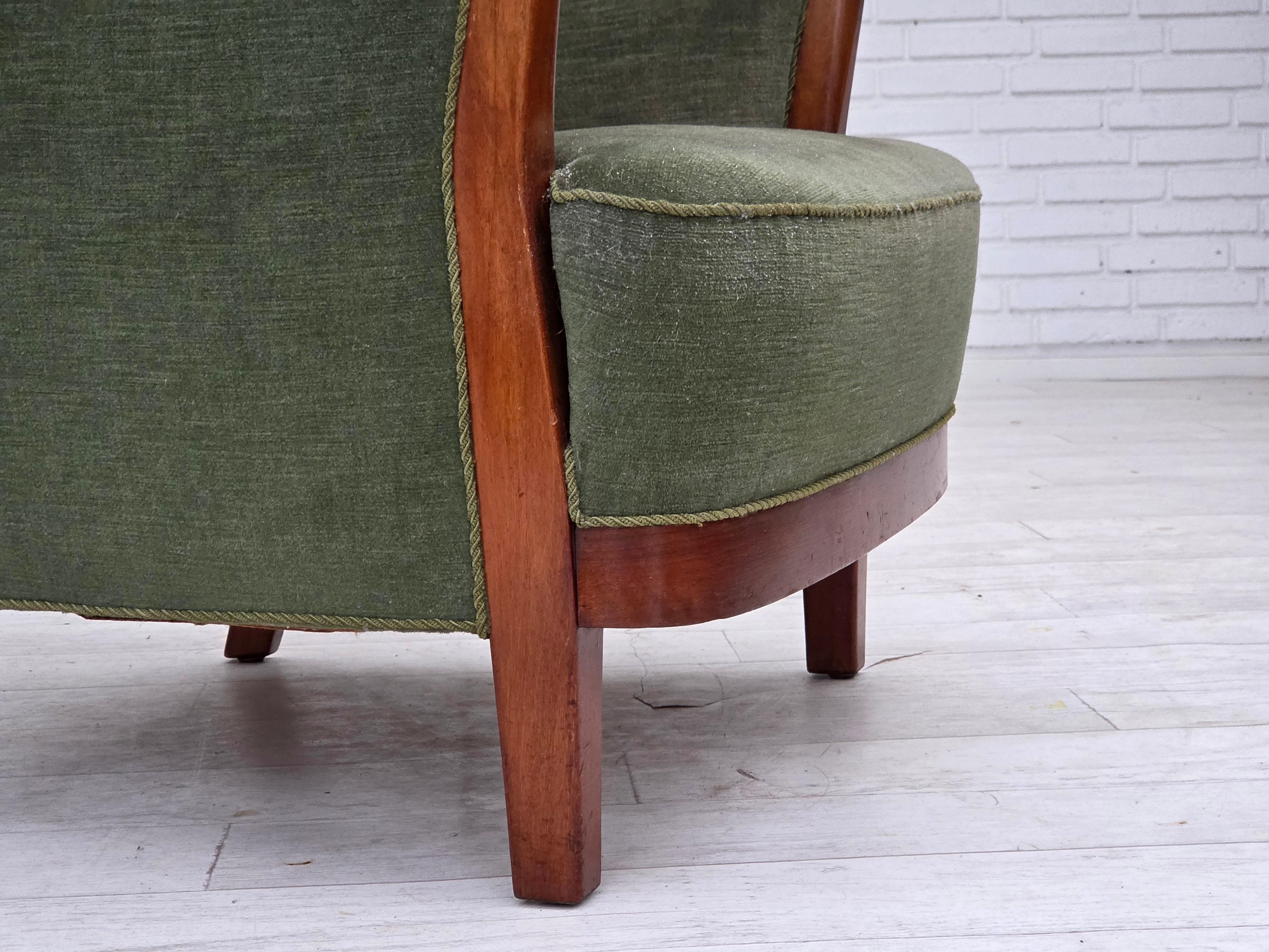 Fauteuil à dossier haut Wood Wood, velours d'ameublement vert, bois de teck, années 1960. en vente 1