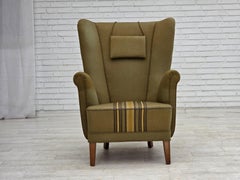 1960er Jahre, dänischer Sessel mit hoher Rückenlehne, original grüne Möbelwolle.