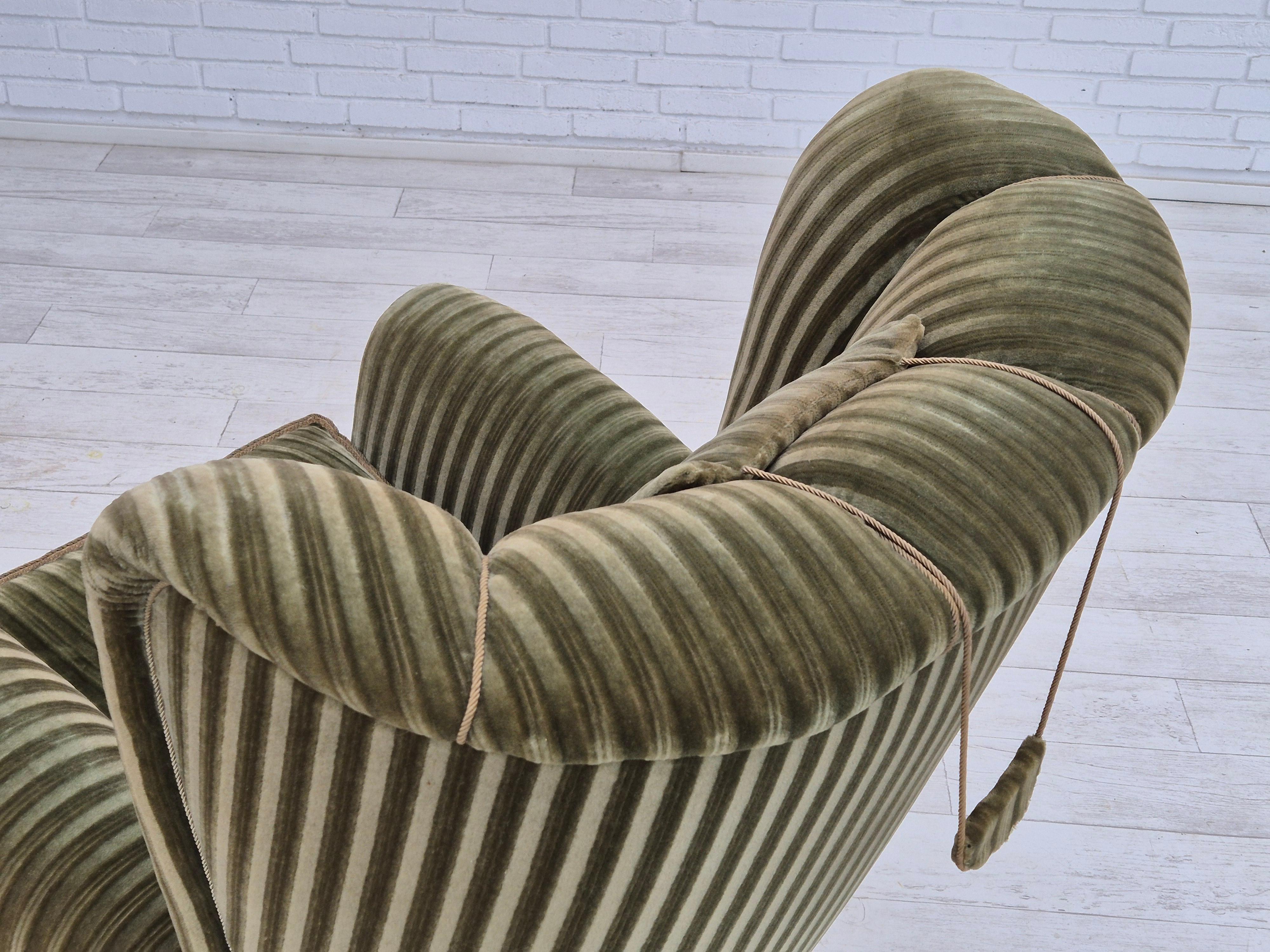 Fauteuil de relax danois à dossier haut des années 1960, état d'origine, velours de meuble en vente 4