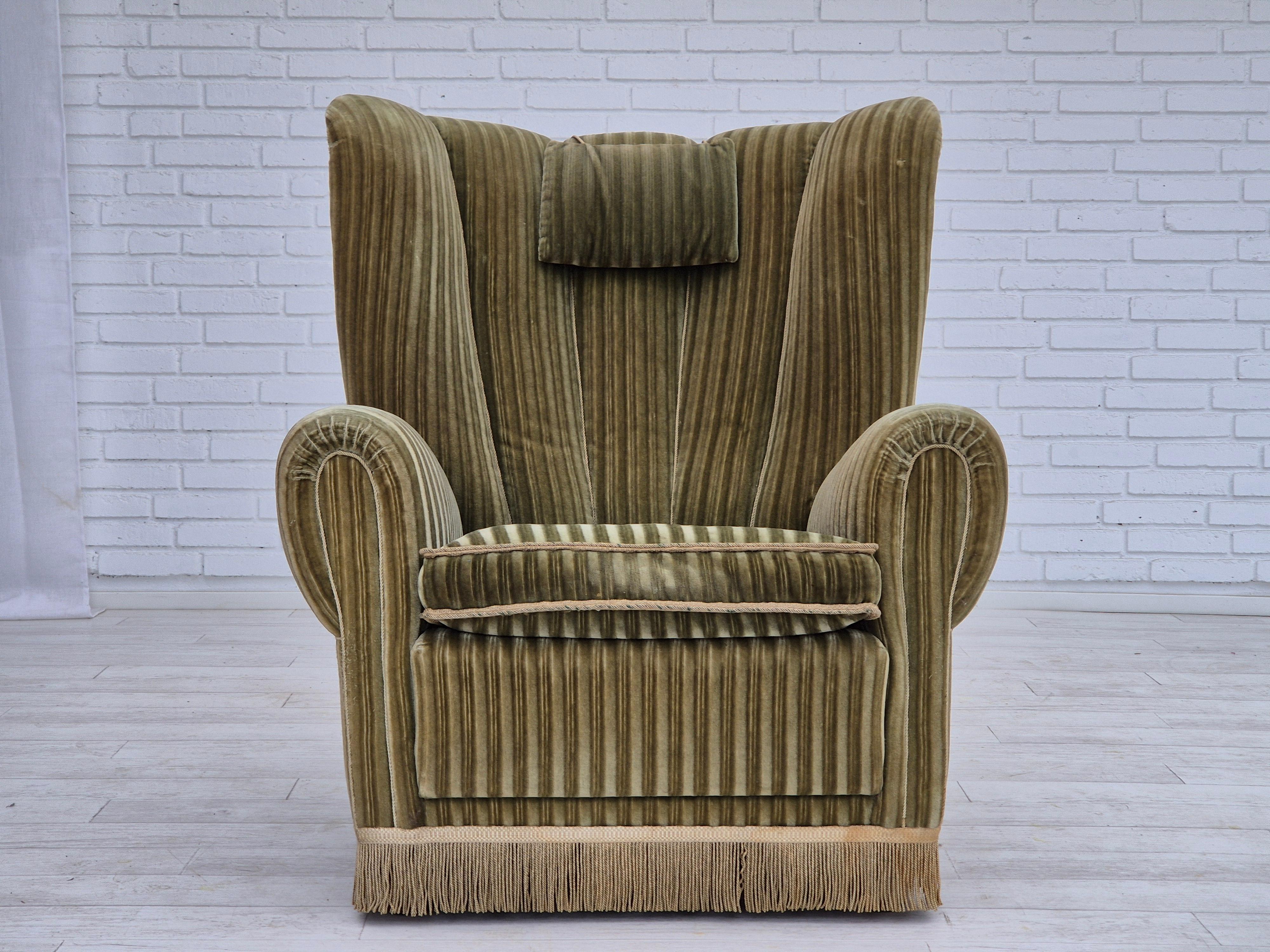 1960er Jahre, dänischer Hochlehner-Relax-Sessel, Originalzustand, Möbelvelours. (Mitte des 20. Jahrhunderts) im Angebot