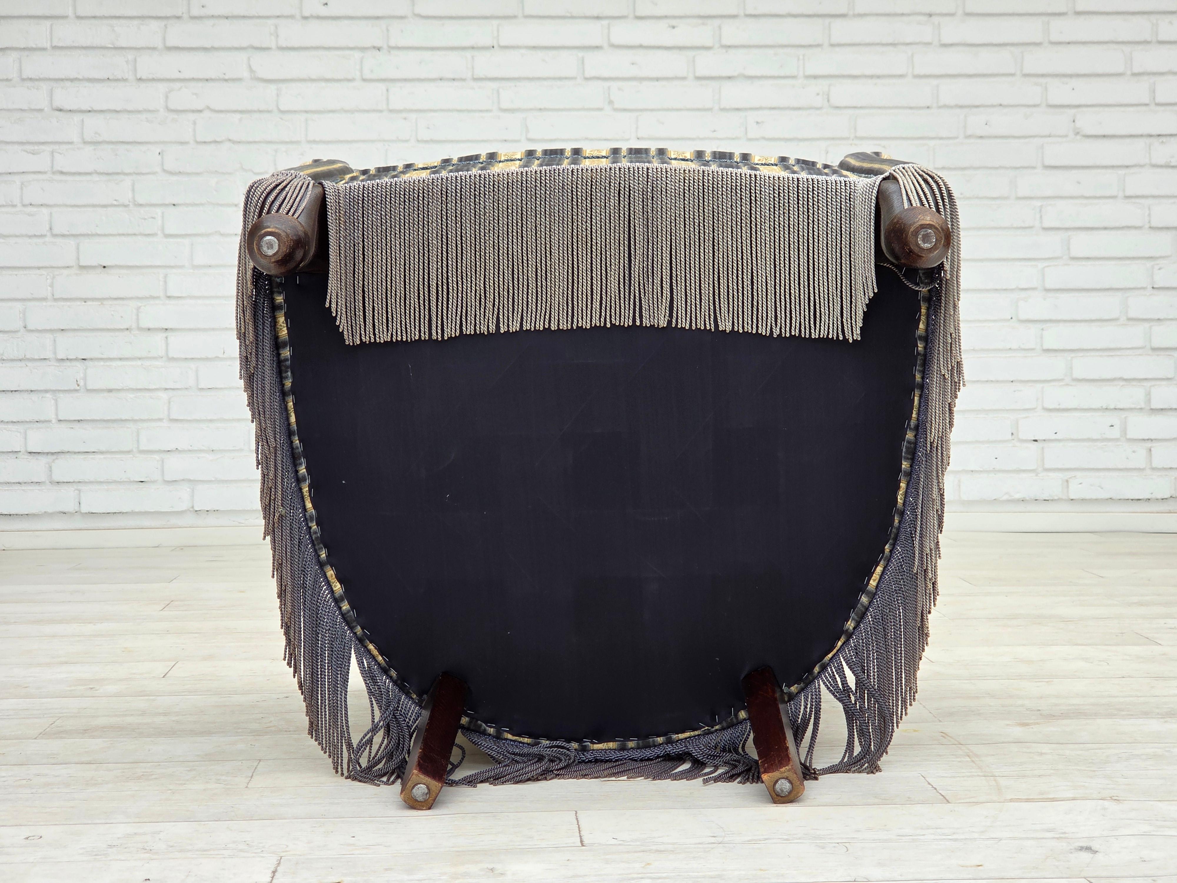 Anni '60, poltrona lounge Wood, velluto blu/beige, gambe in legno di faggio. in vendita 6