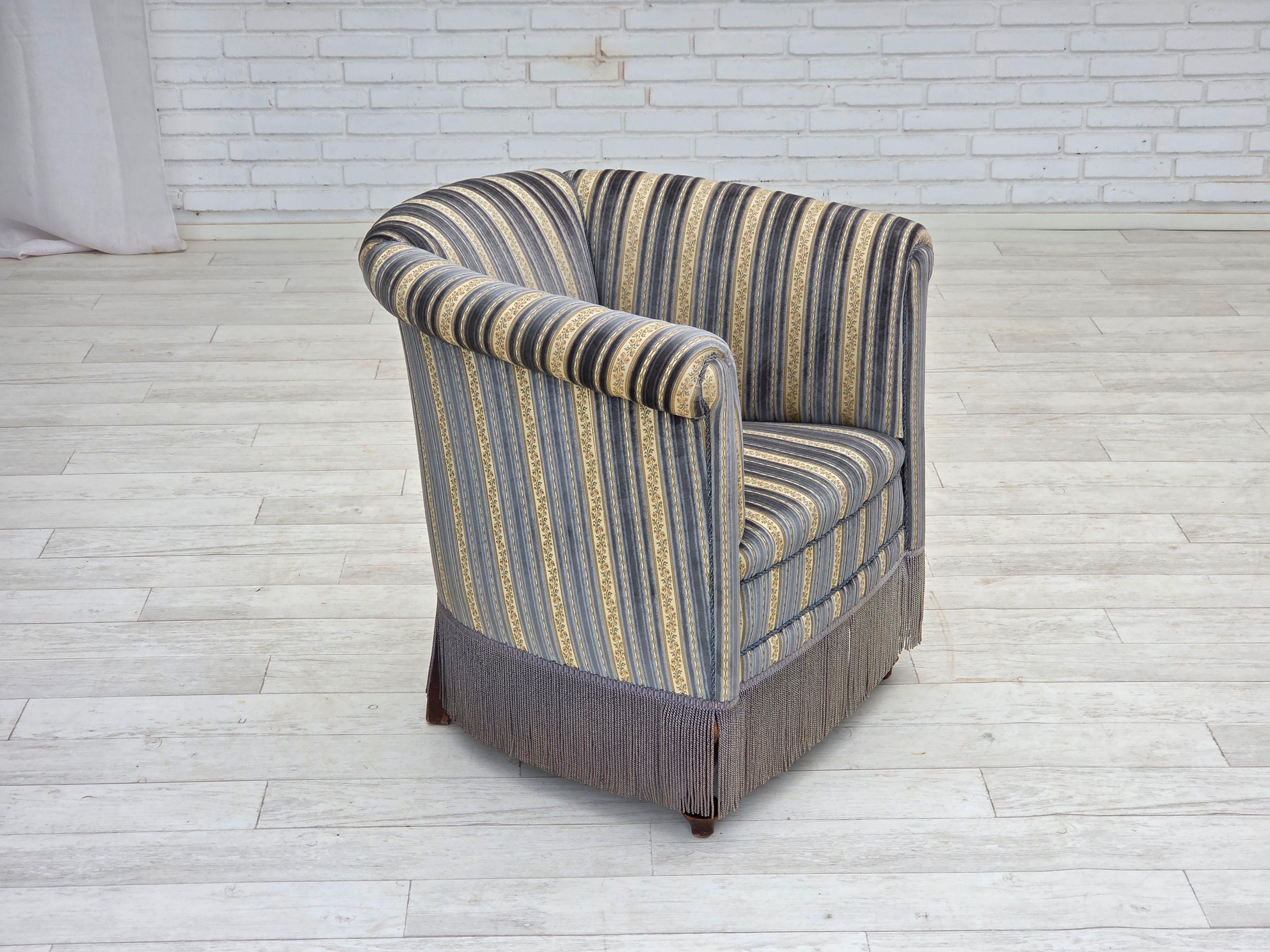 Danese Anni '60, poltrona lounge Wood, velluto blu/beige, gambe in legno di faggio. in vendita