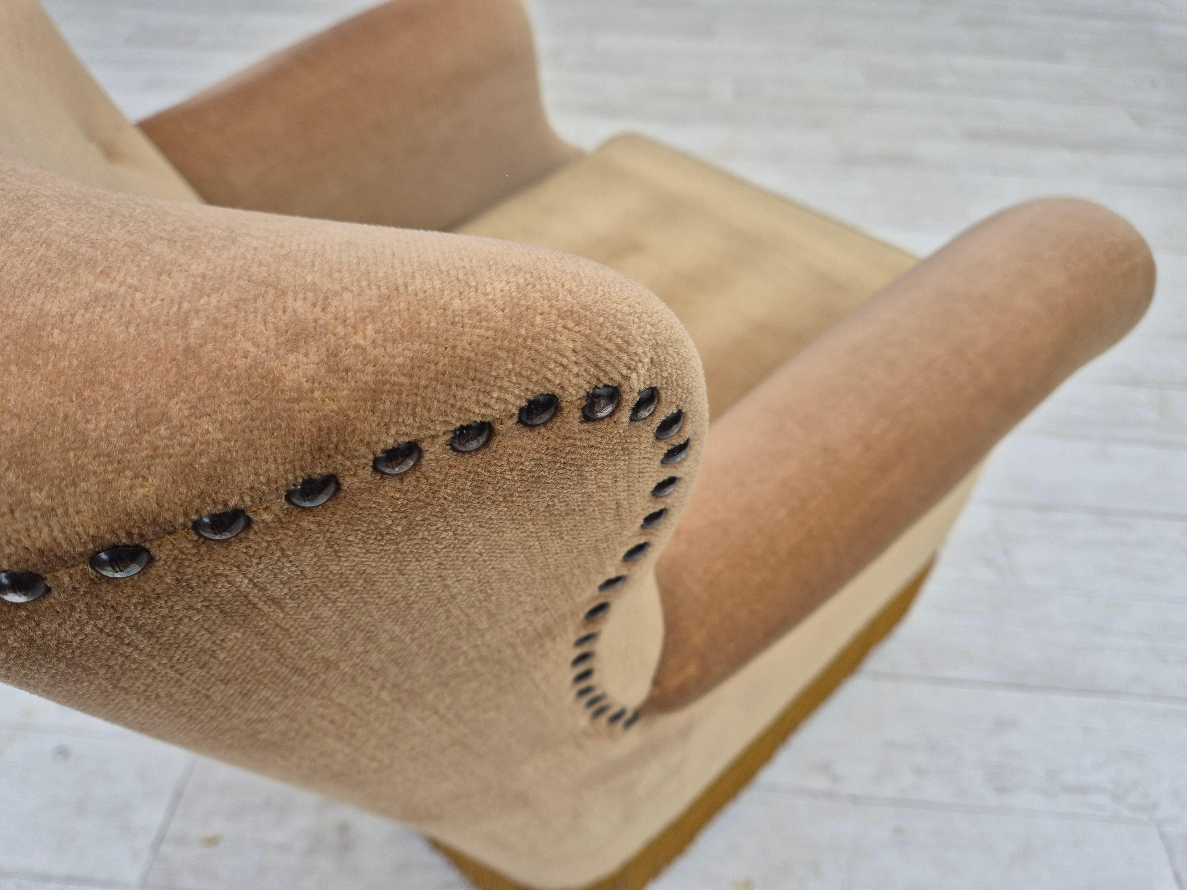 Fauteuil de salon danois des années 1960, velours de mobilier vert, état d'origine. en vente 7