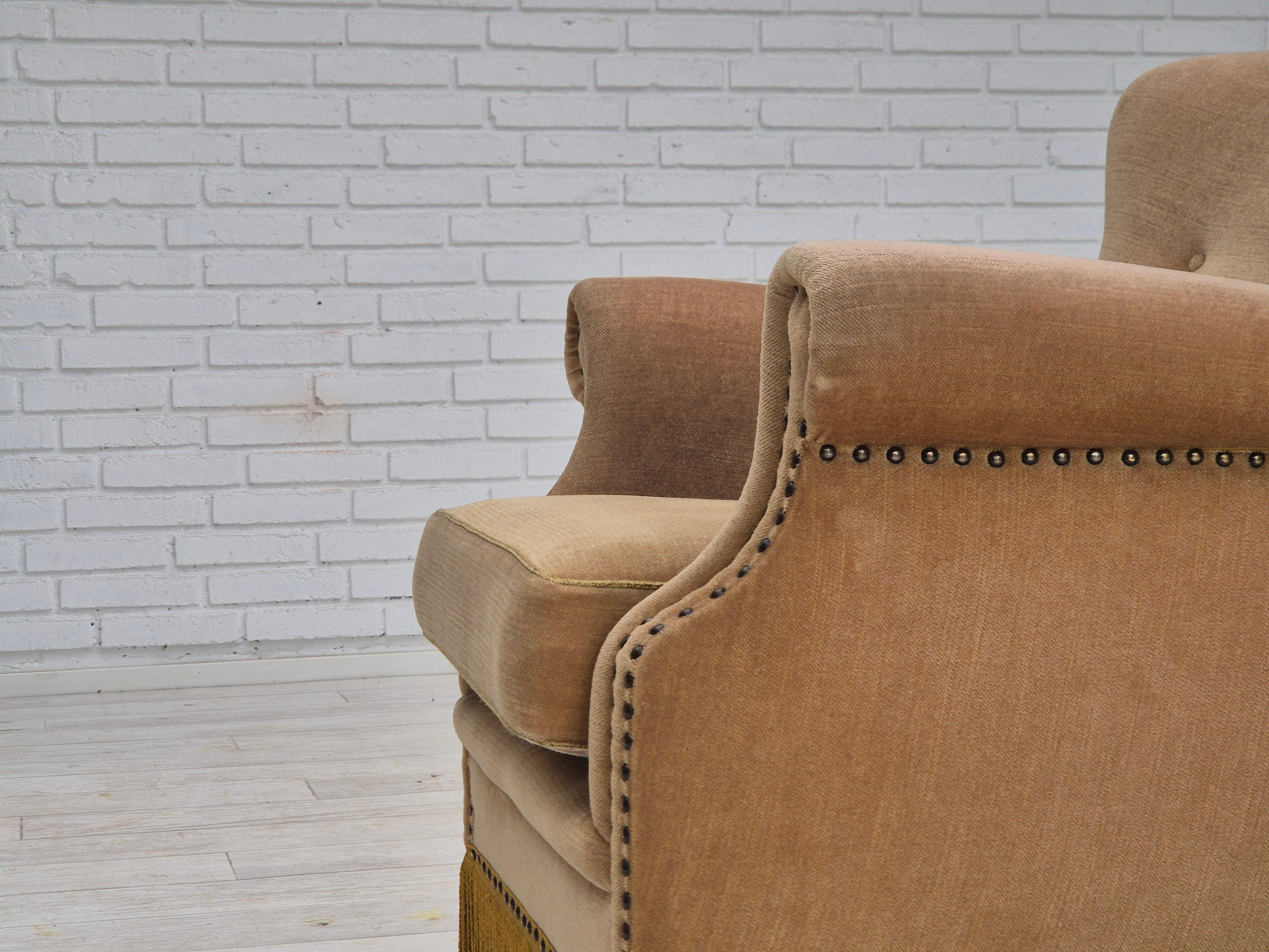 Fauteuil de salon danois des années 1960, velours de mobilier vert, état d'origine. en vente 11