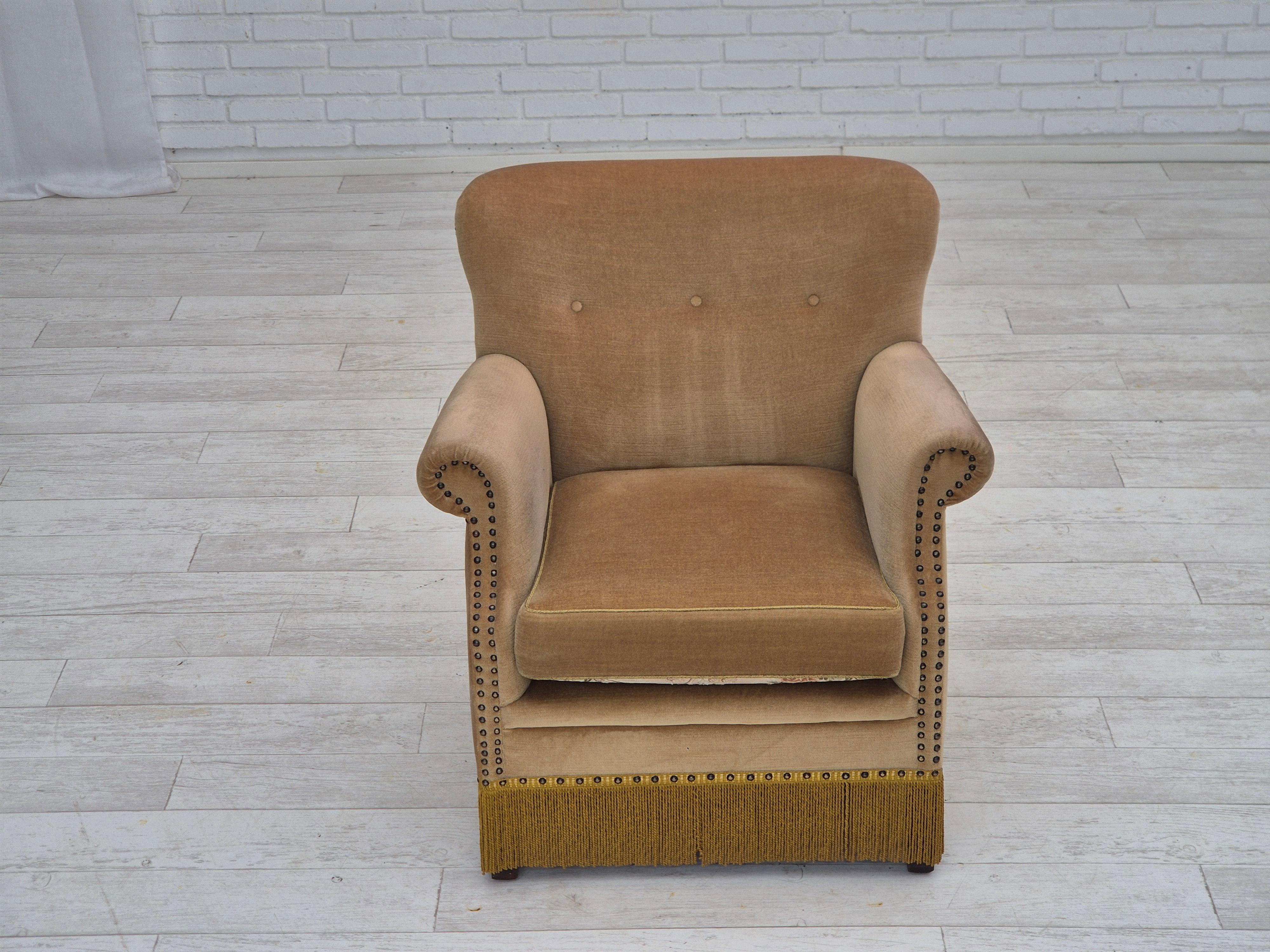 Scandinave moderne Fauteuil de salon danois des années 1960, velours de mobilier vert, état d'origine. en vente