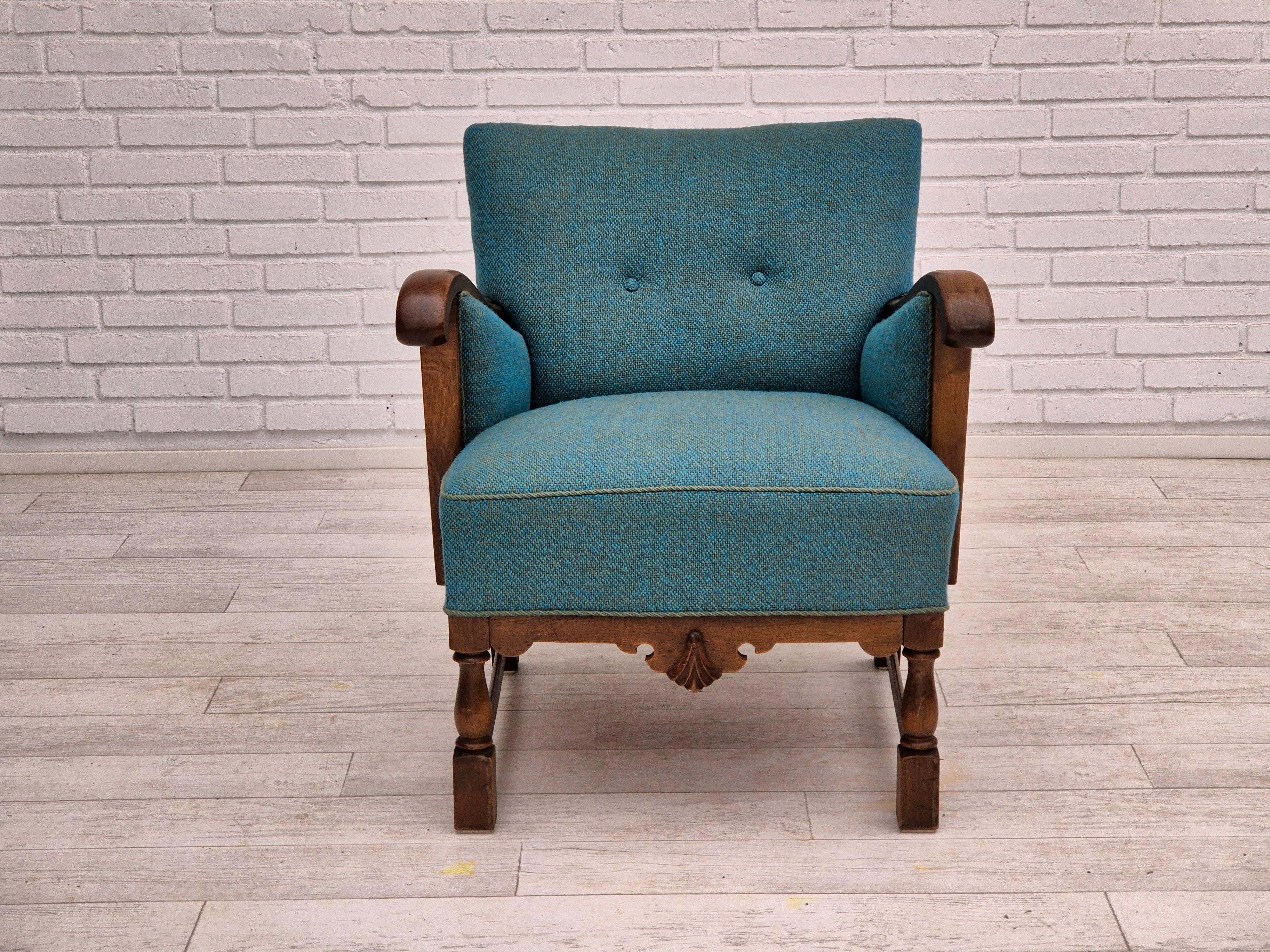 1960s, Danish lounge chair in very good condition, furniture wool, oak wood. In Good Condition In Tarm, 82
