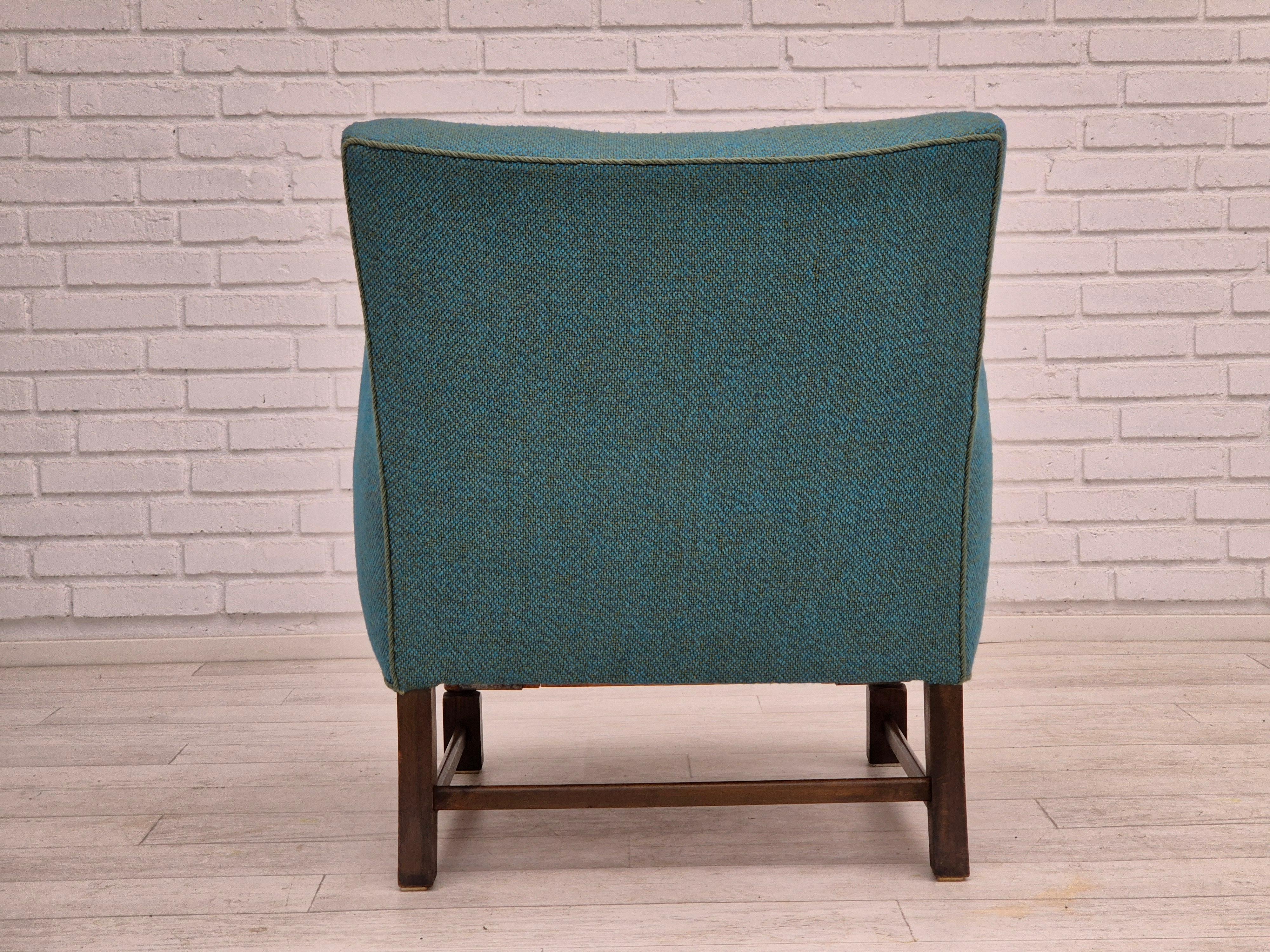Wool 1960s, Danish lounge chair in very good condition, furniture wool, oak wood.
