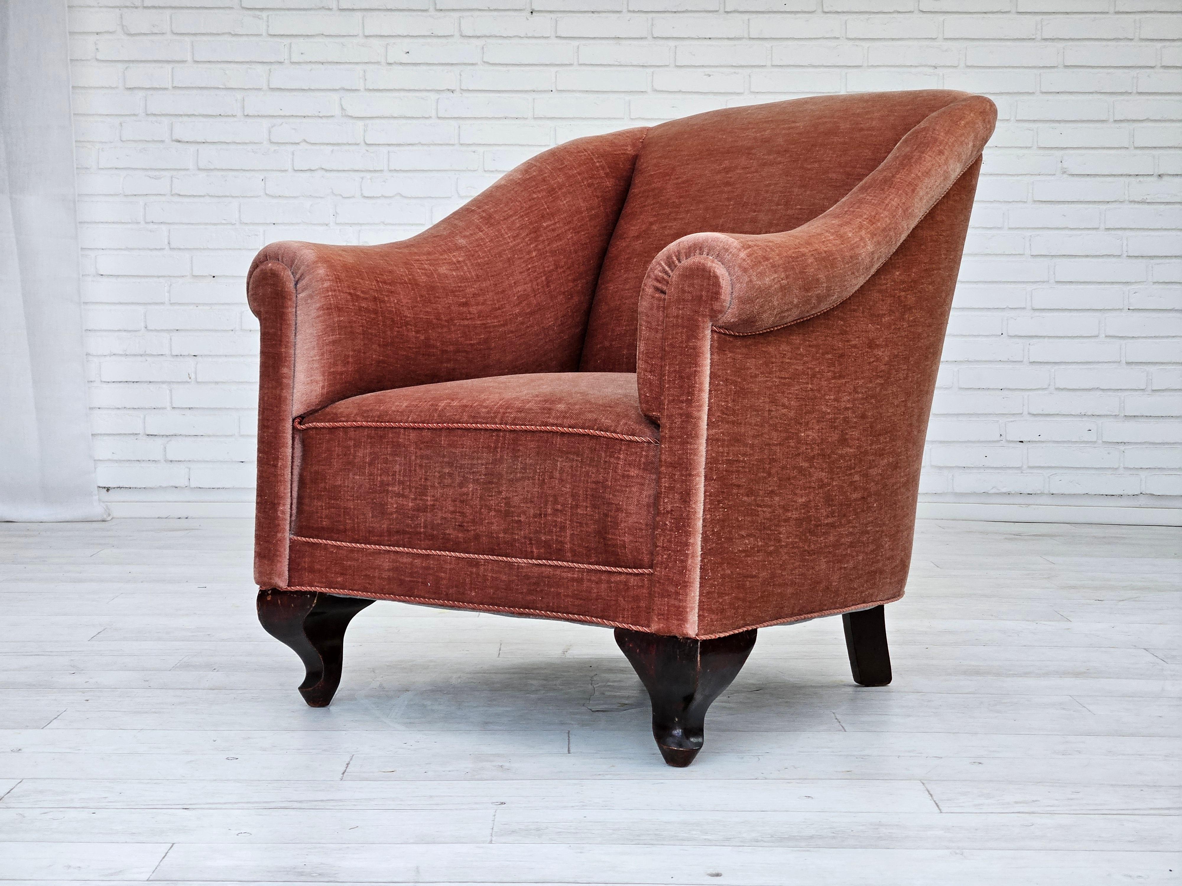 1960s, Danish lounge chair, salmon pink furniture velour, ash wood legs. For Sale 3