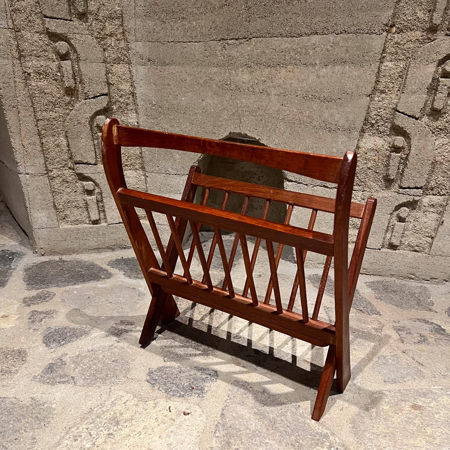 Portariviste danese del 1960 Scultura in legno massiccio di teak Danimarca in vendita 1