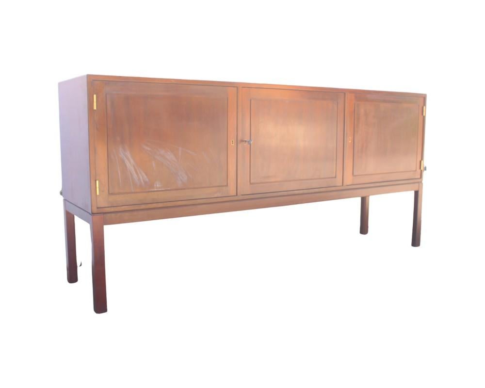 1960s Danish Mahogany Long Sideboard In Good Condition For Sale In ŚWINOUJŚCIE, 32