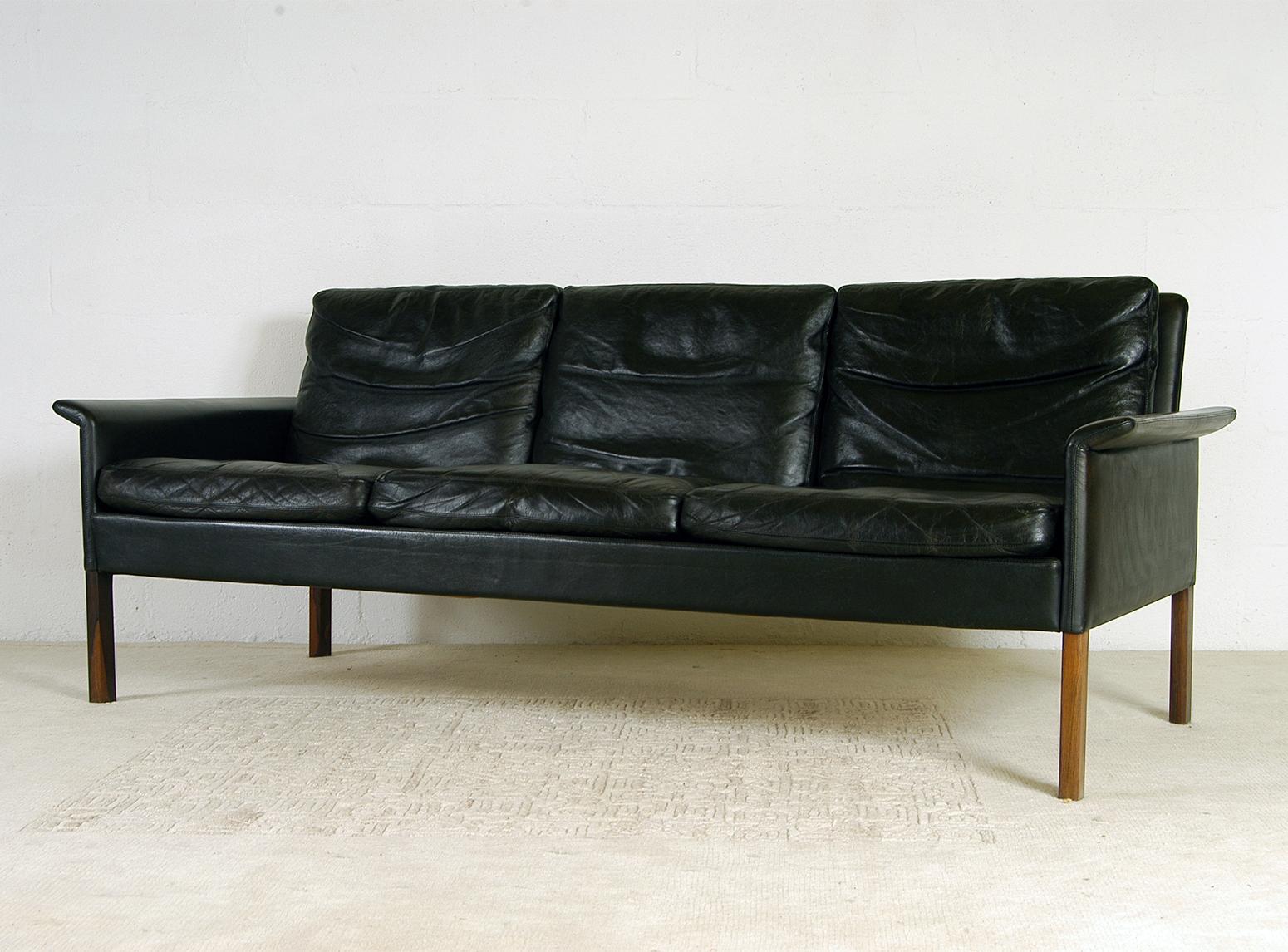 Superbly elegant three-seat sofa model CS500/3 designed by Hans Olsen in the 1960s for Christian Sorensen, Glostrup, Denmark. Covered with very nice original patina.
The sofa is in good original condition, retaining its original, supple, top-grain