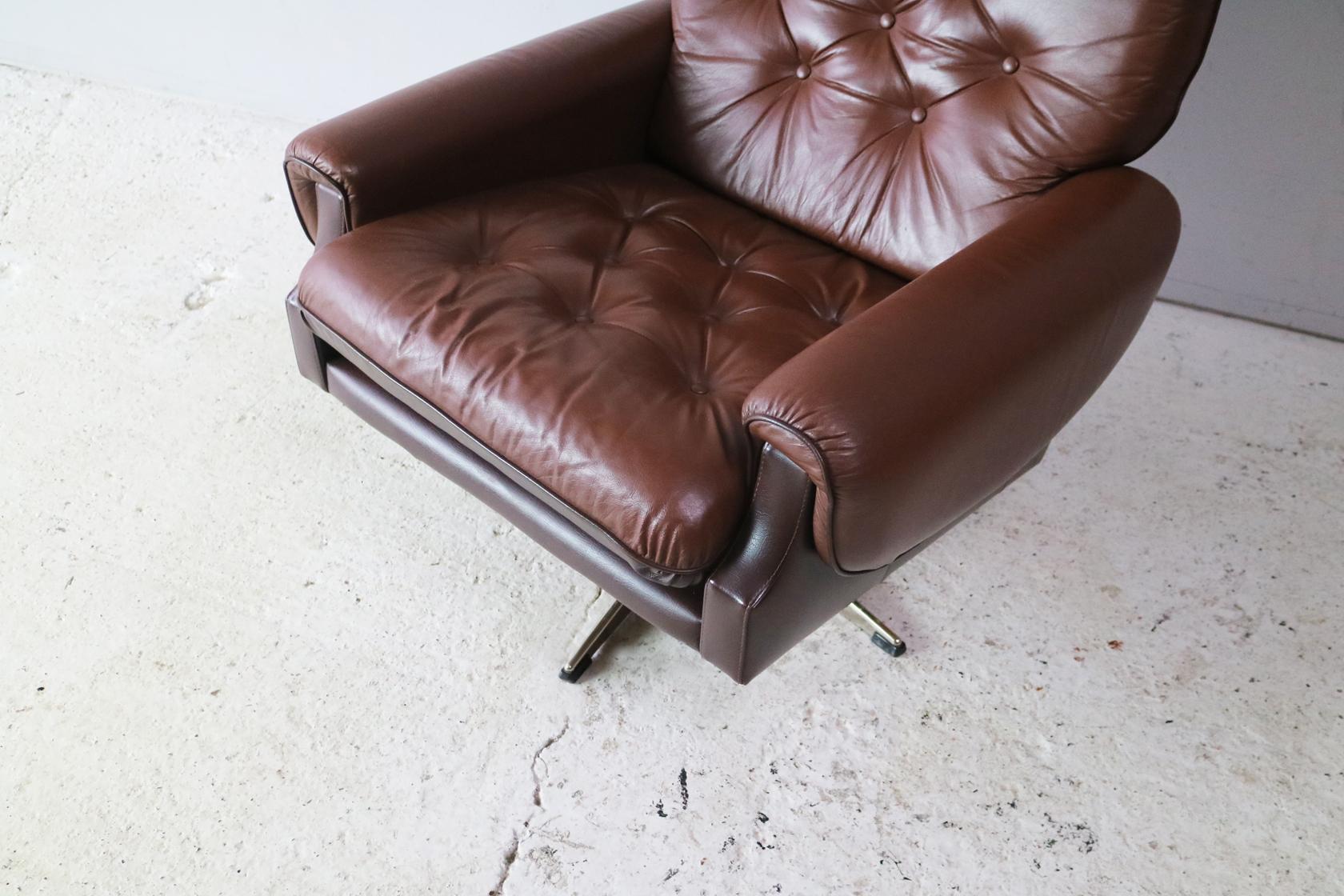 Mid-Century Modern 1960s Danish Midcentury Leather Swivel Lounge Chair For Sale