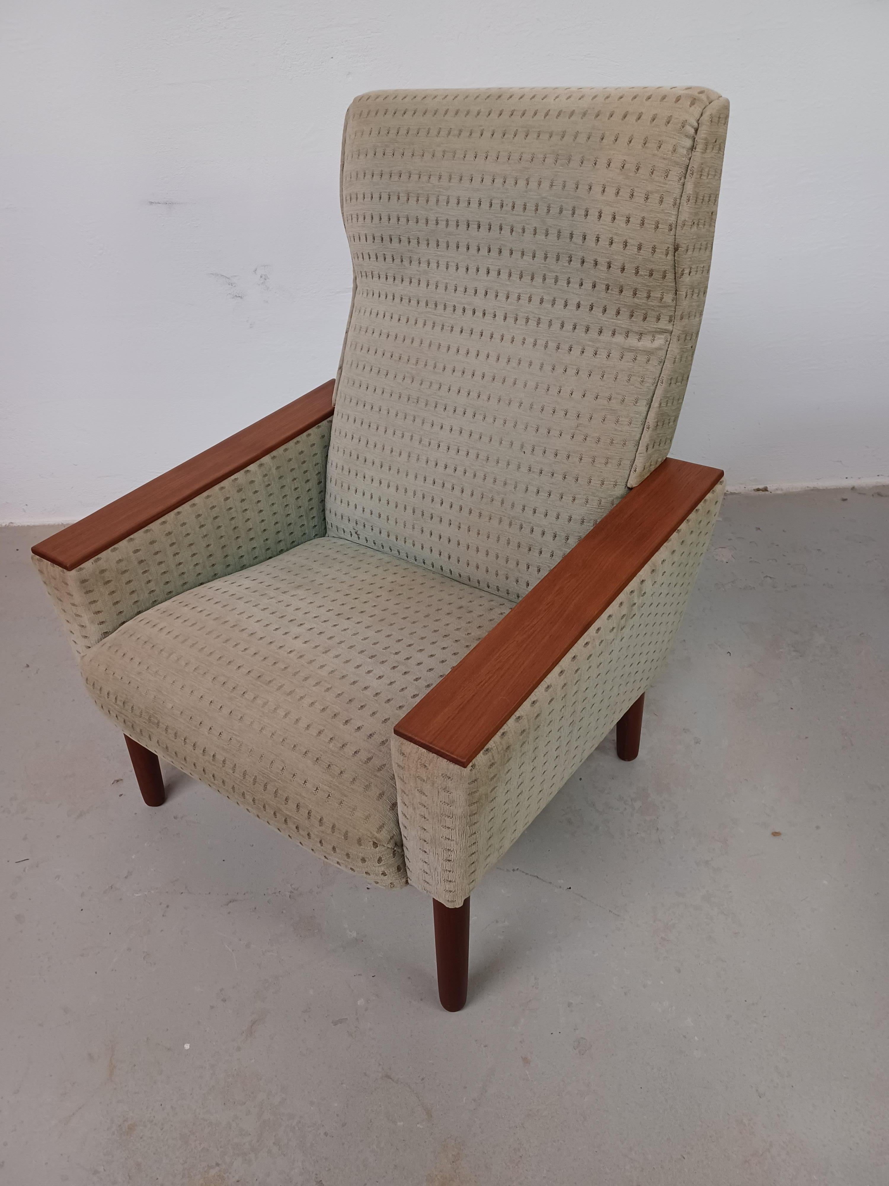 Danese Sedia da salotto danese di metà secolo del 1960 con braccioli in teak in vendita