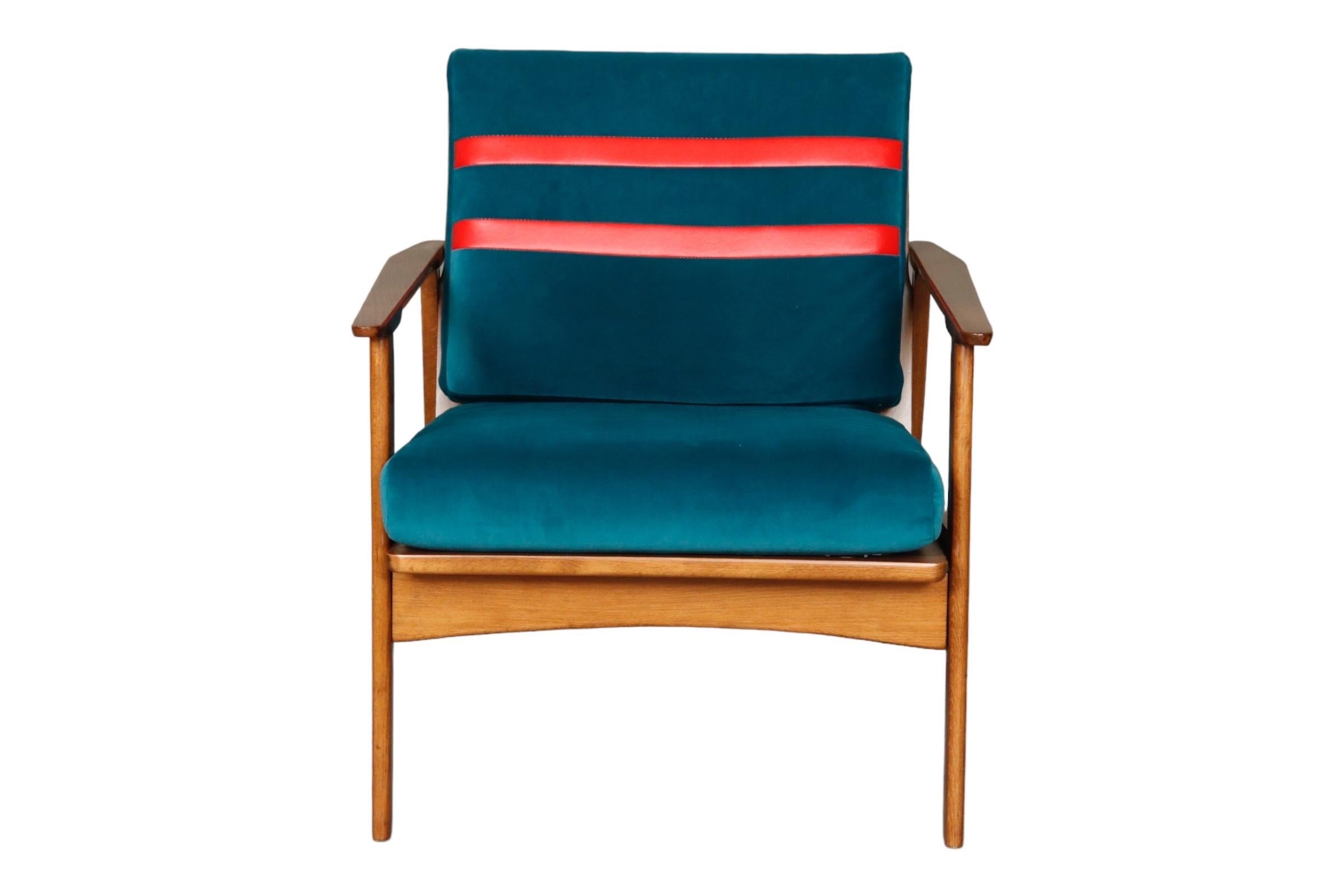 1960’s Danish Mid Century Modern Lounge Chair in Teak  In Good Condition For Sale In Hudson, NY