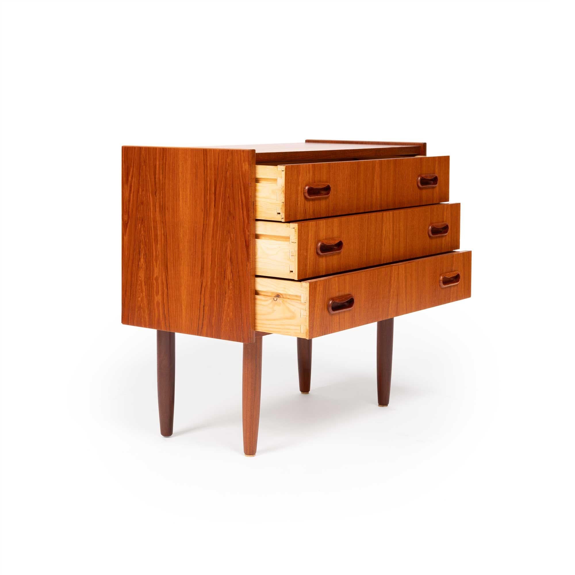 Mid-Century Modern 1960s Danish Mid-Century Nightstand/Entryway Chest
