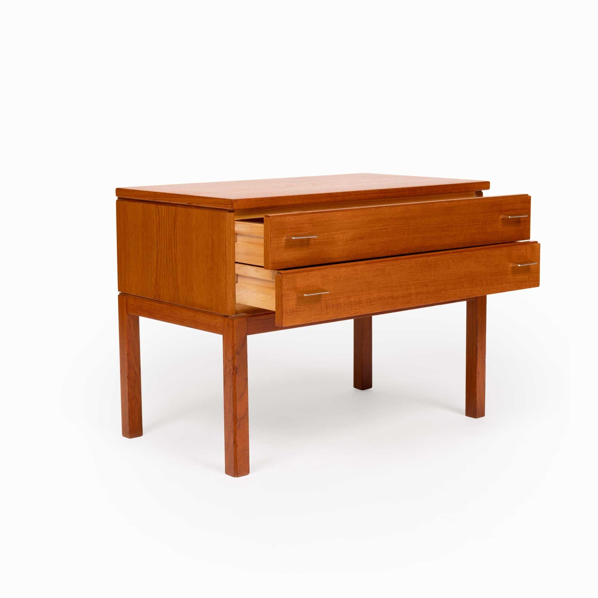 1960er Jahre Dänischer Mid-Century Nachttisch / Beistelltisch im Zustand „Gut“ im Angebot in Emeryville, CA