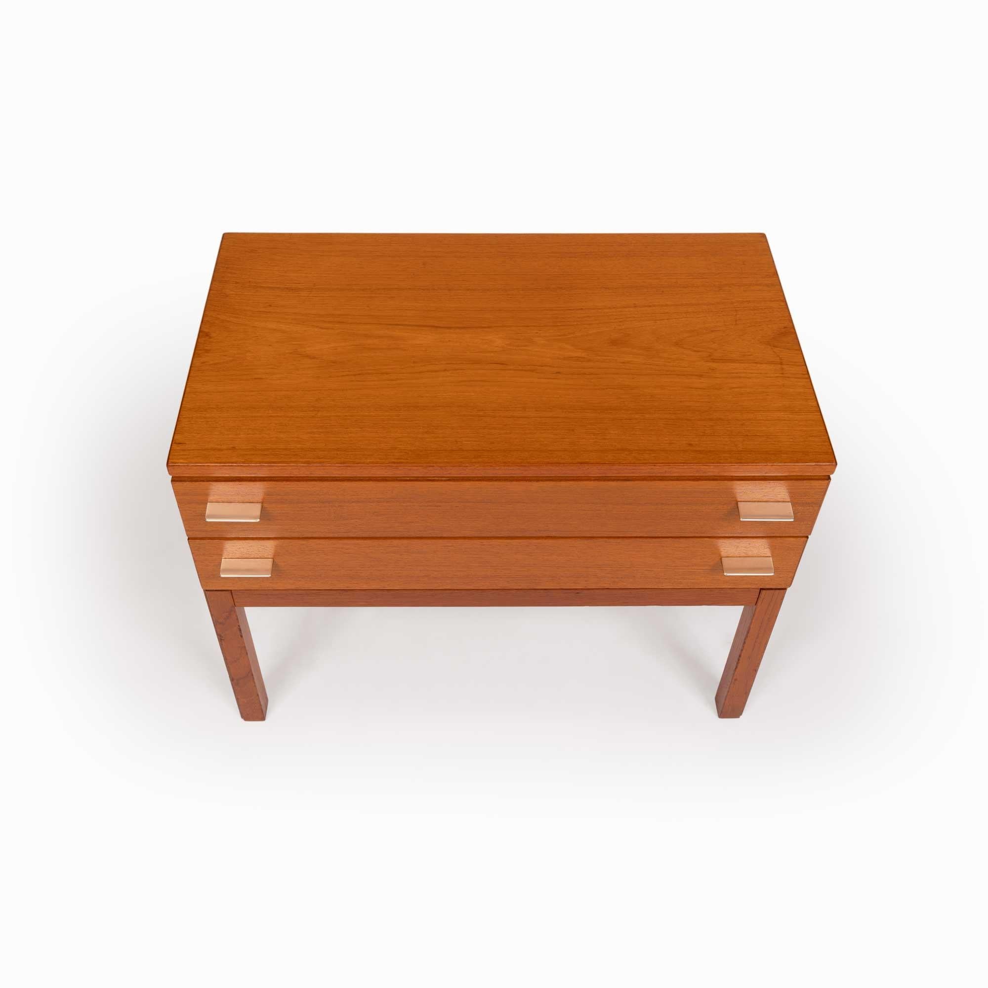 1960er Jahre Dänischer Mid-Century Nachttisch / Beistelltisch (20. Jahrhundert) im Angebot