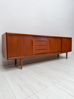 Credenza danese in teak degli anni ’60, in stile Mid-Century, disegnata da Axel Christensen per Aco Møbler