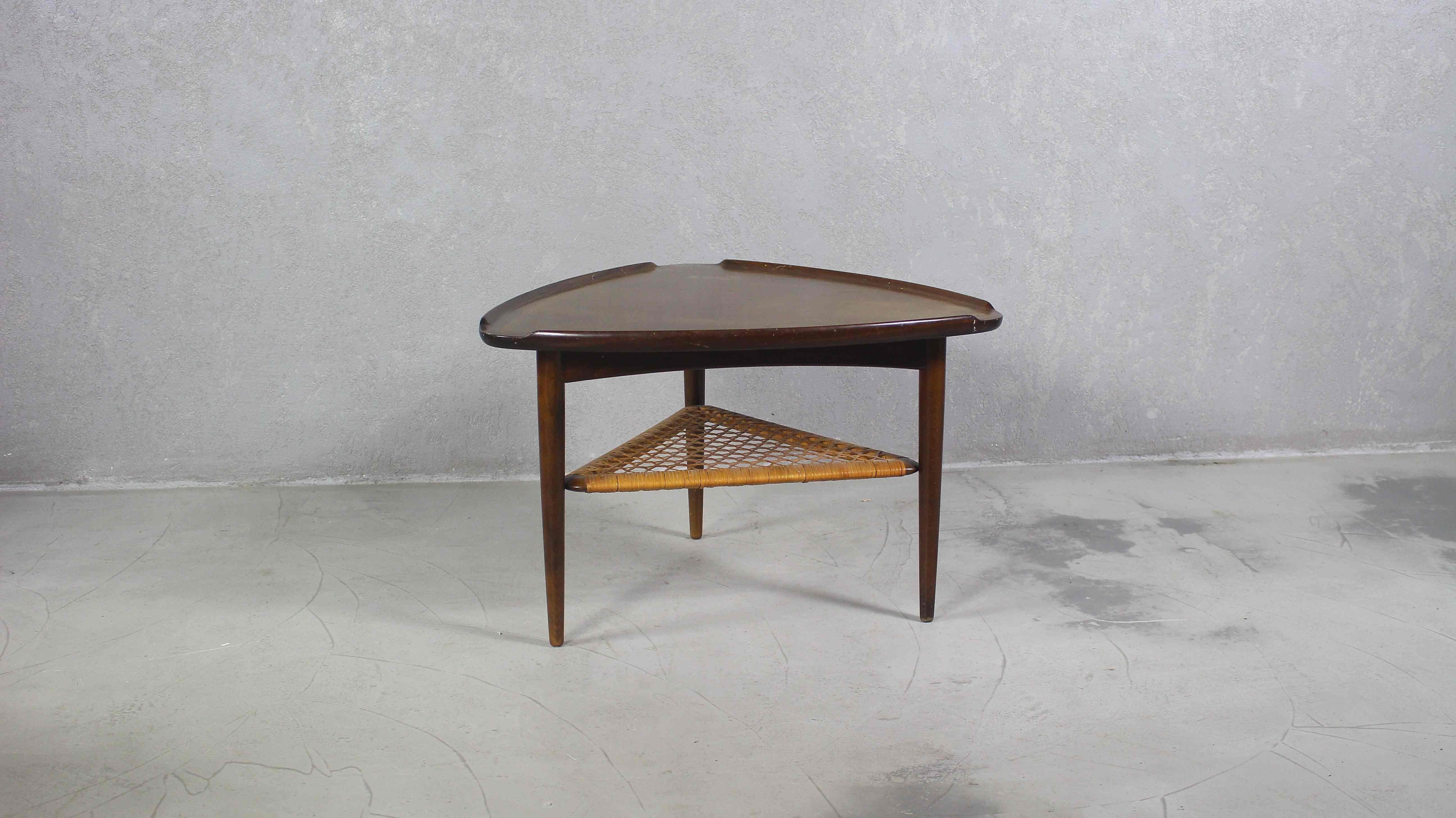 Danish Mid-Century Modern Poul Jensen for Selig guitar pick side tables,
occasional tables in teak woven cane.
Featuring a smooth seamed and lipped triangular surface with lower shelf wrapped in woven rattan.