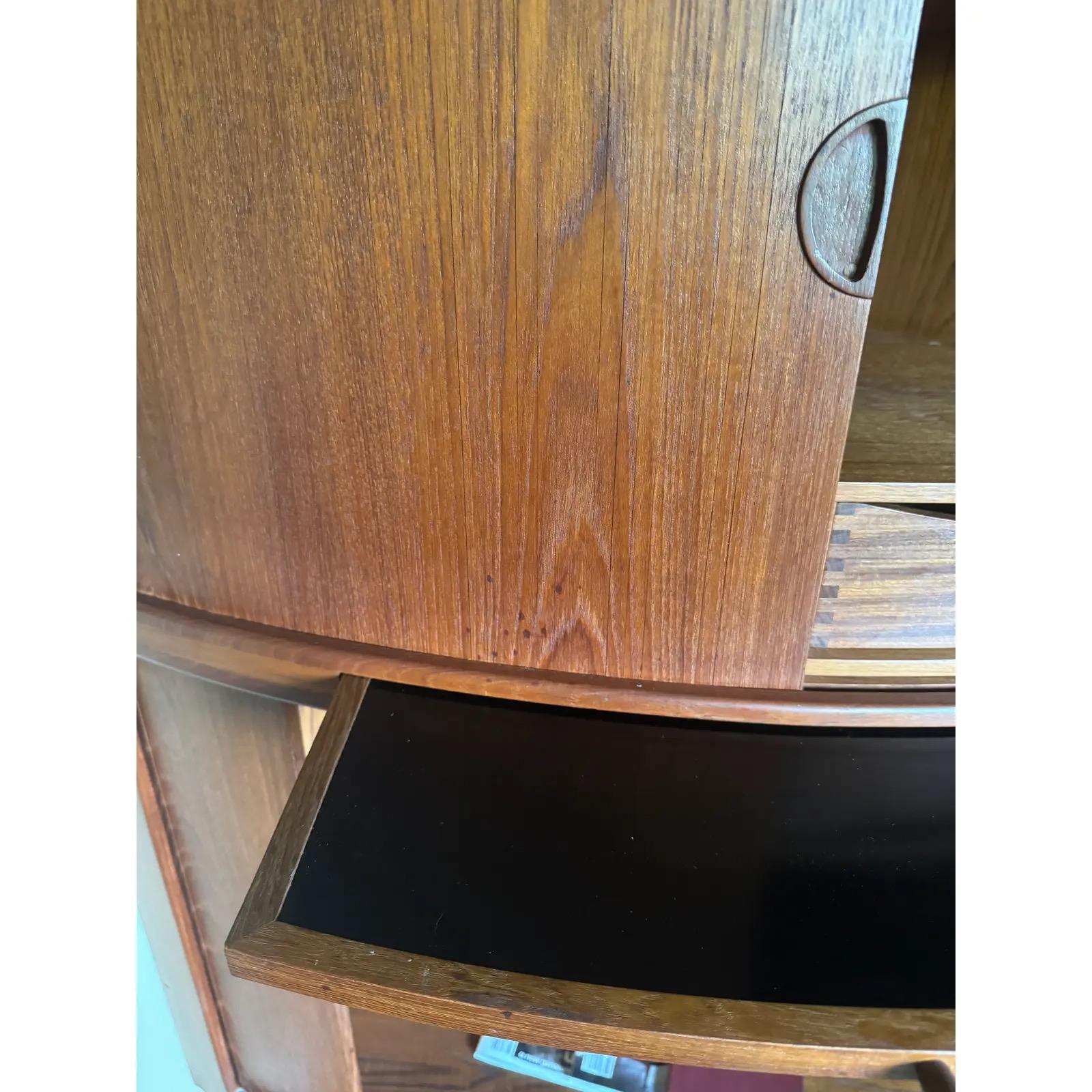Armadio angolare danese del 1960 in teak del Medioevo in vendita 3